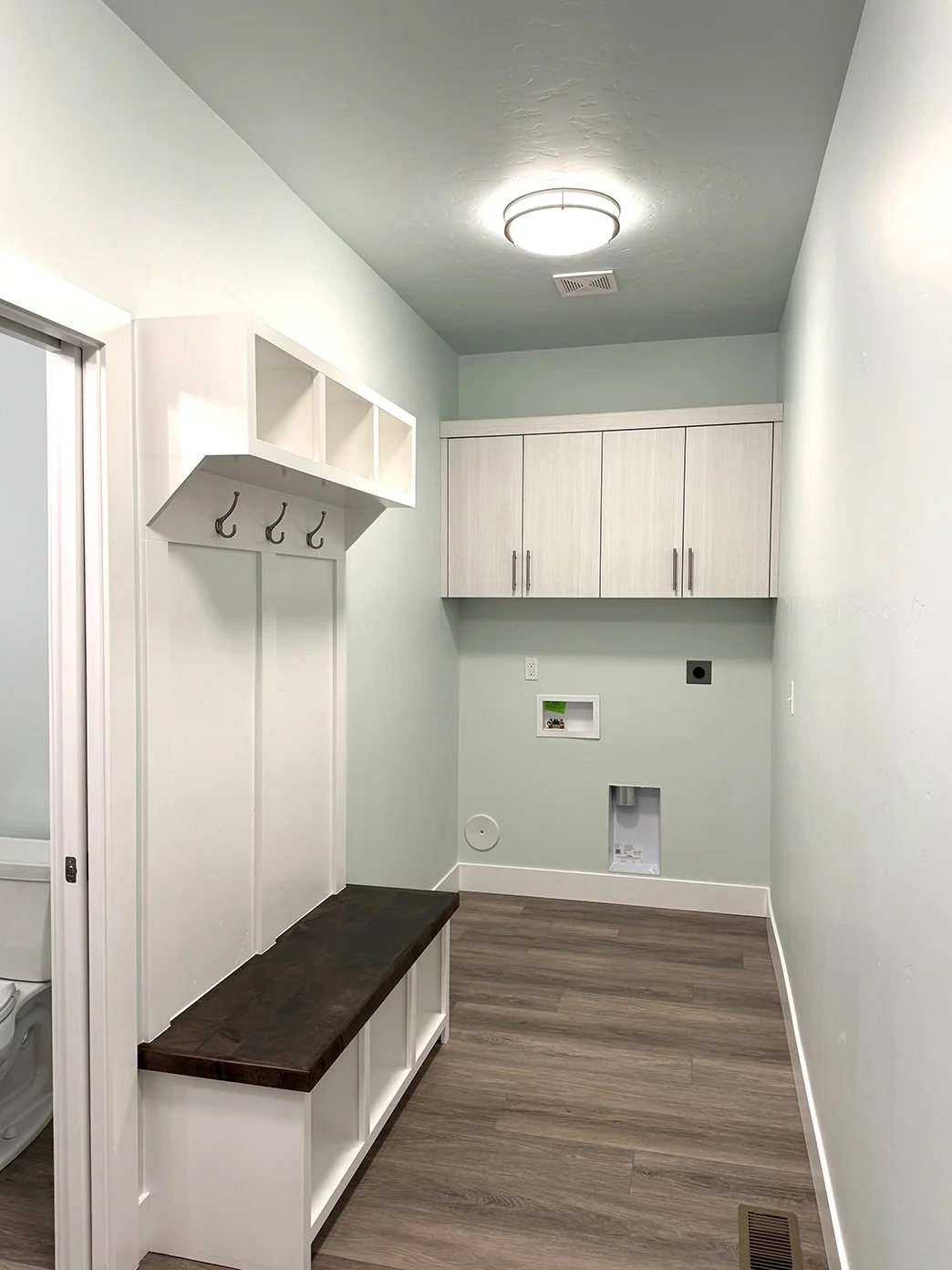 828 Mann Creek Bathroom, Laundry (1.1).jpg