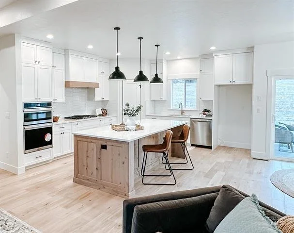 Mann Creek Living, Dining, & Kitchen (2).jpg