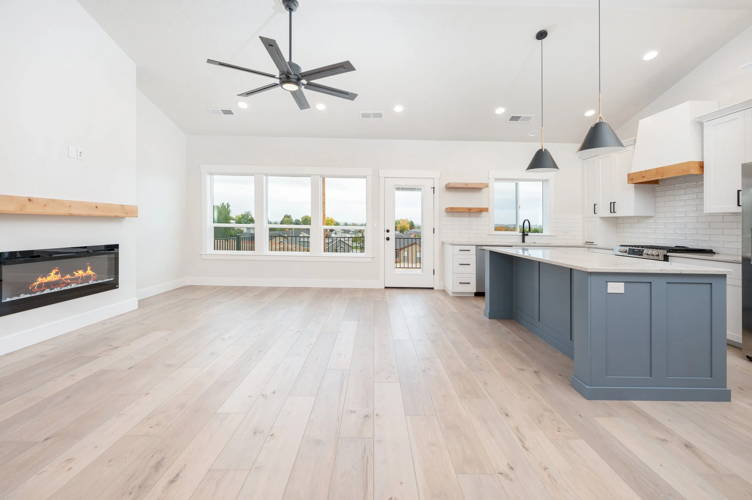 Iowa Ave Living, Dining & Kitchen (4).jpg