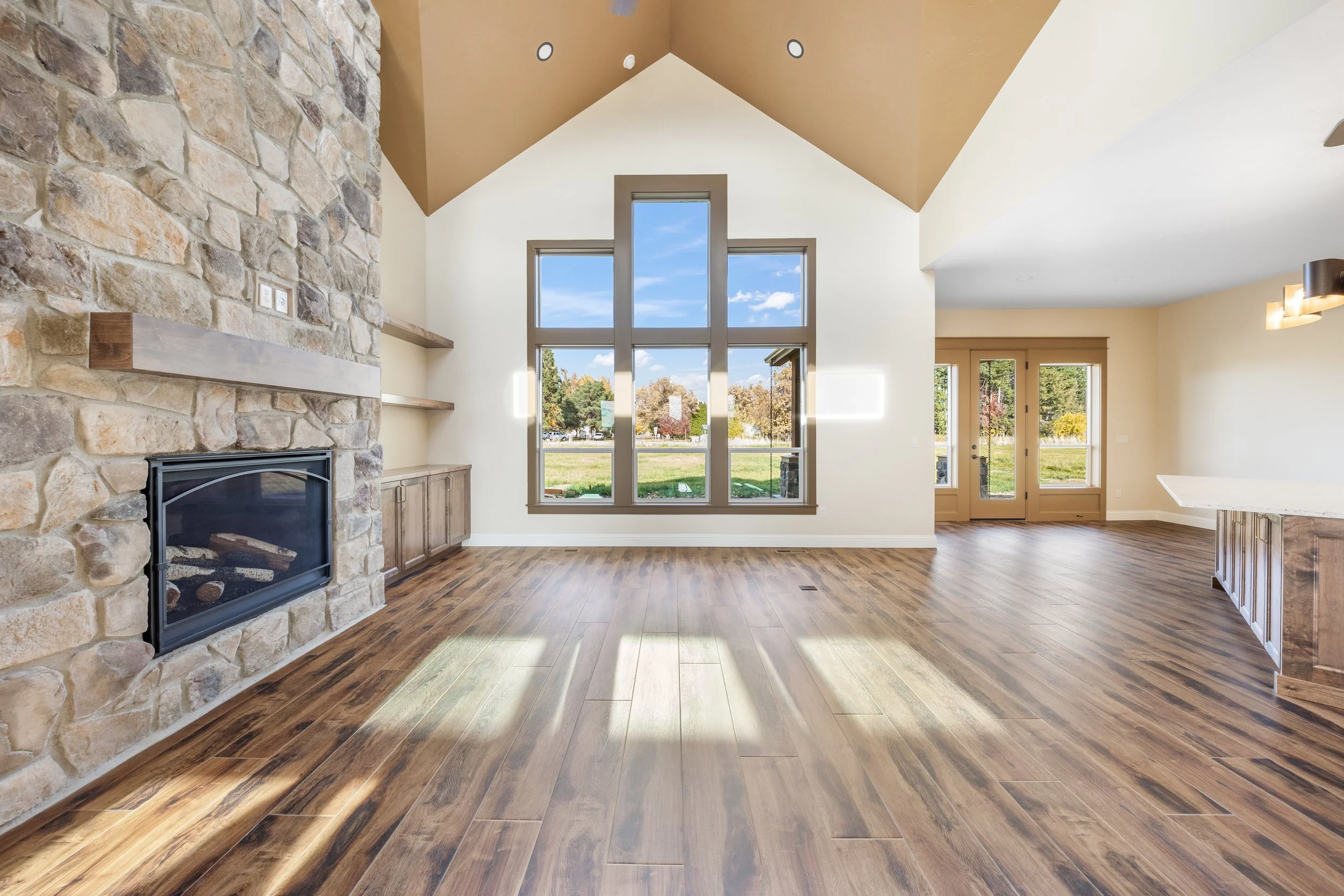 Cottonwood Lane Living, Dining & Kitchen (2).jpg