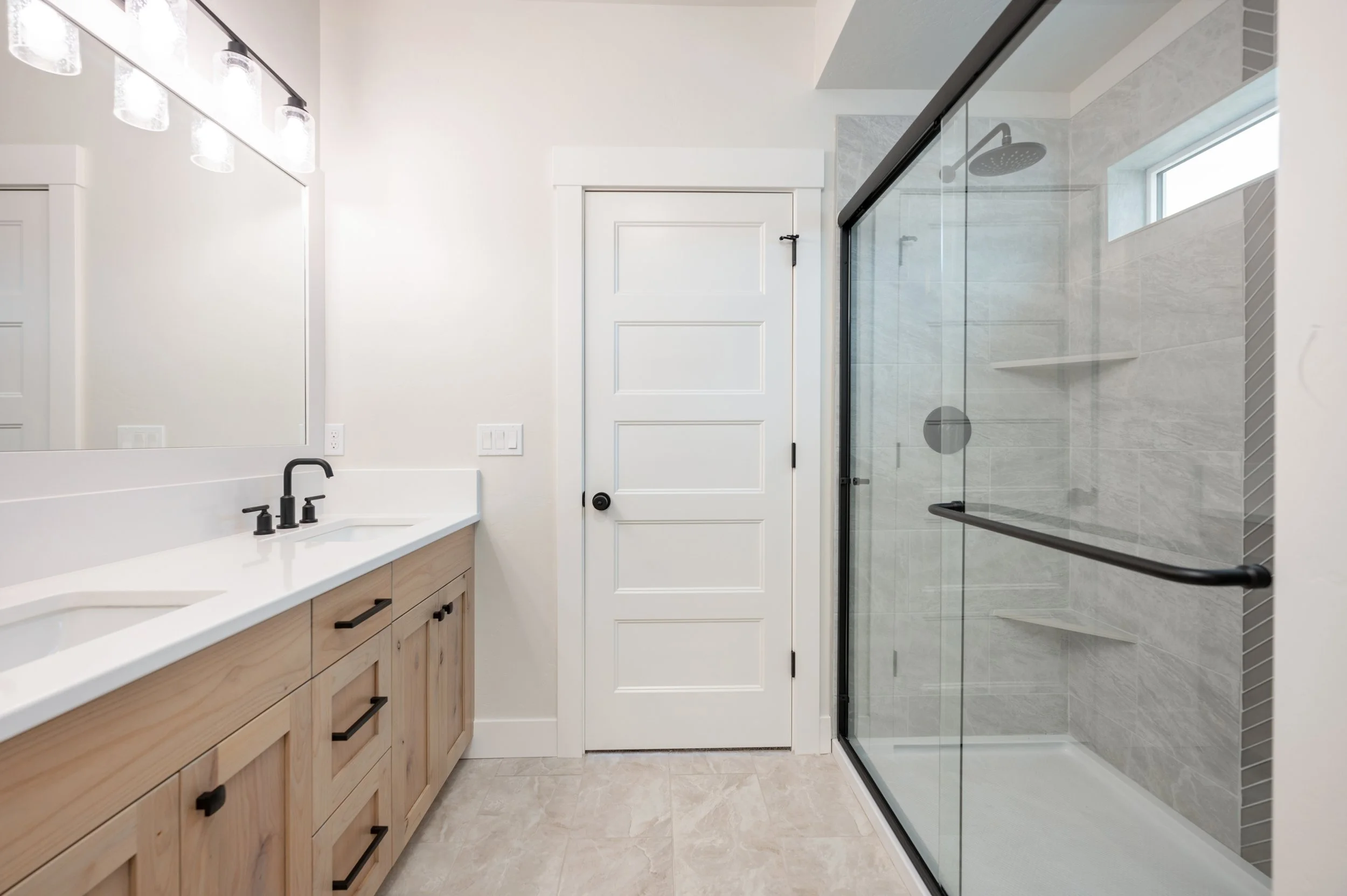 Iowa Ave Bathrooms & Laundry (3).jpg