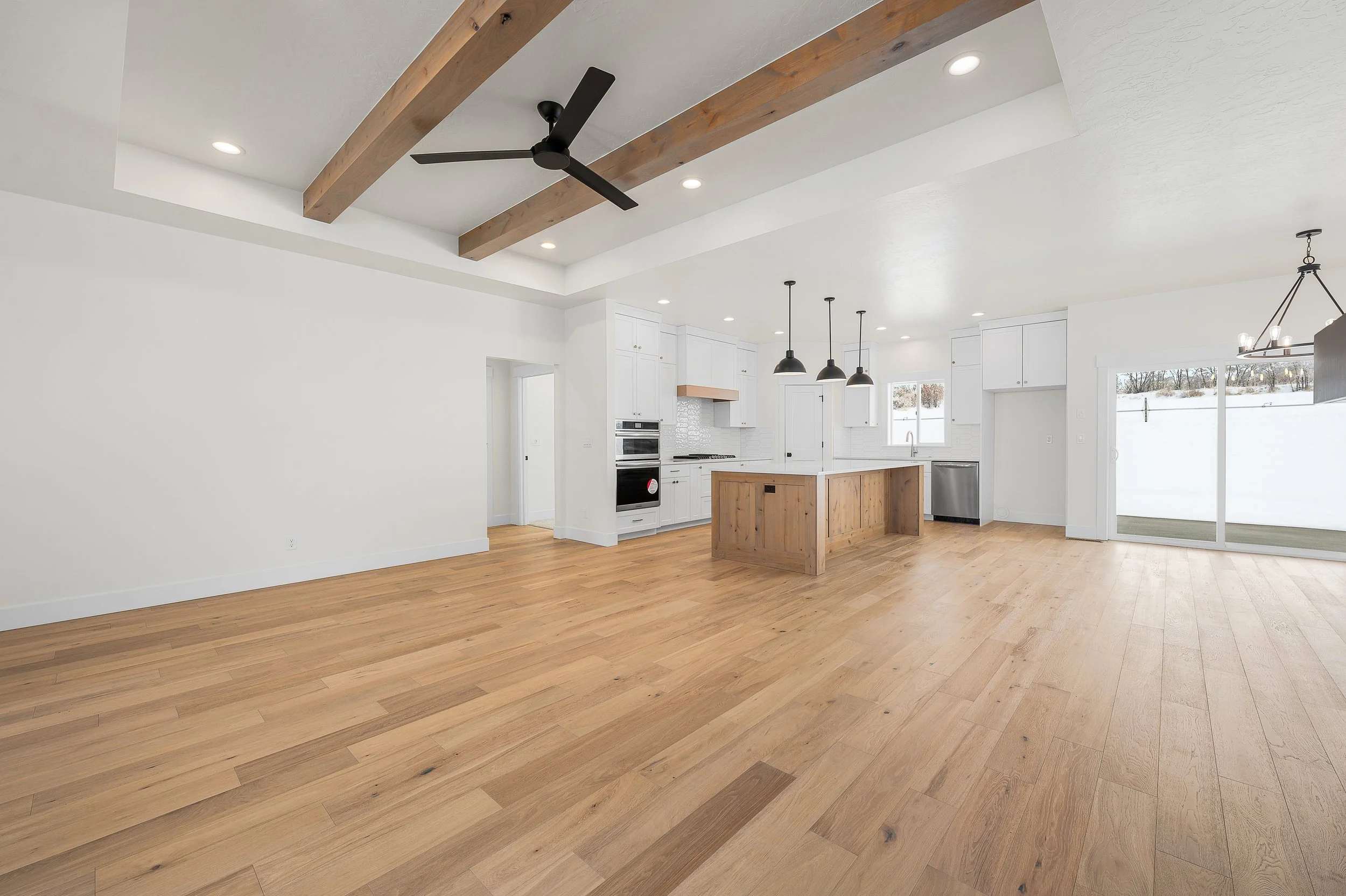 Mann Creek Living, Dining, & Kitchen (13).jpg