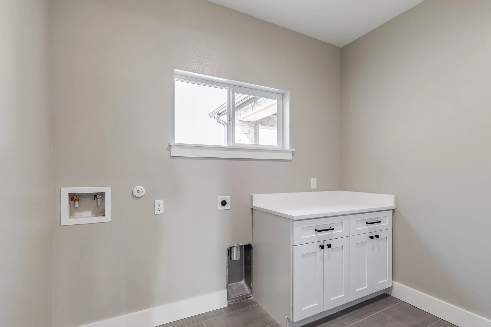 Bouy Drive Laundry, Closet, Bathrooom (4).jpg
