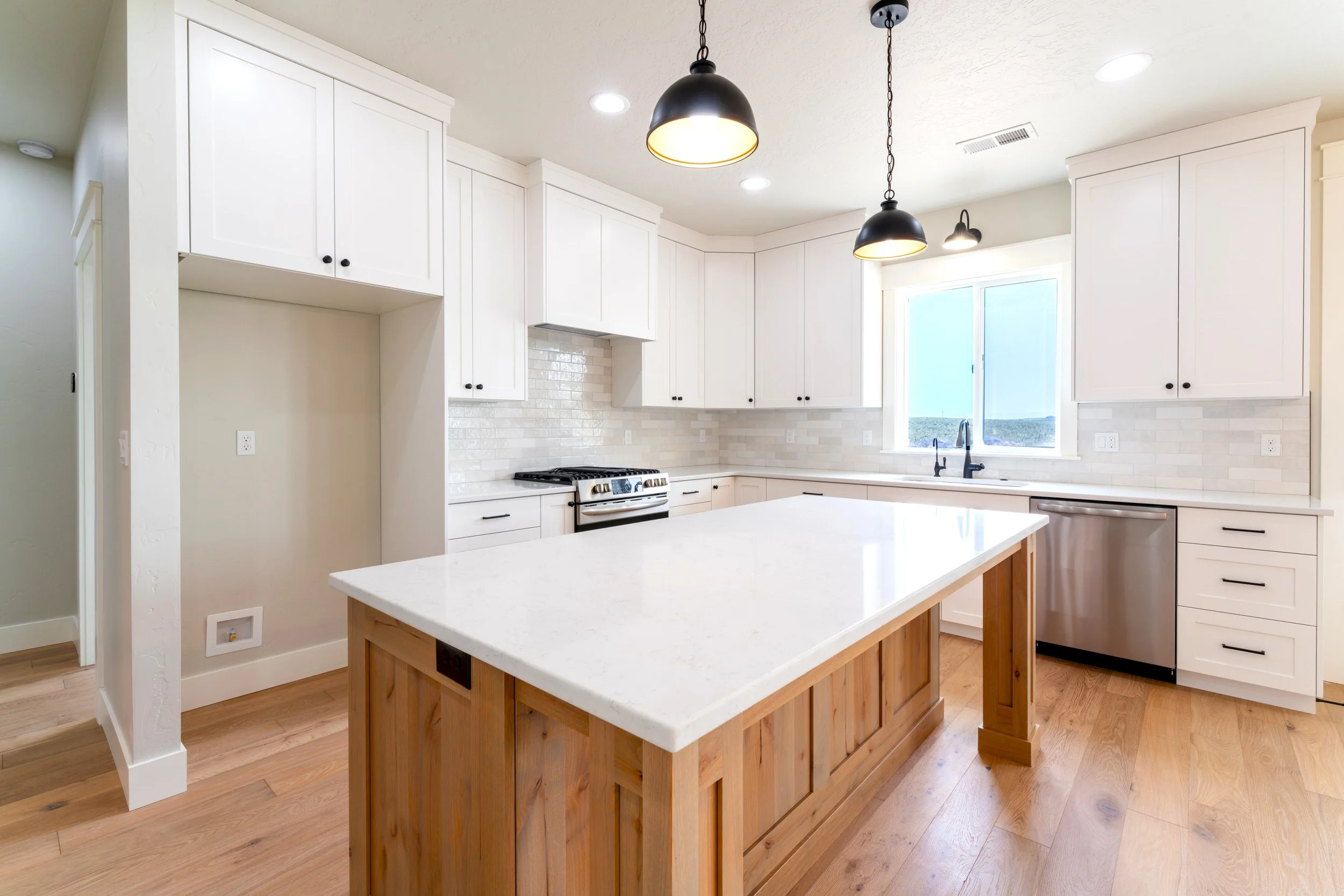 Zach Boulevard Living, Dining, & Kitchen (11).jpg