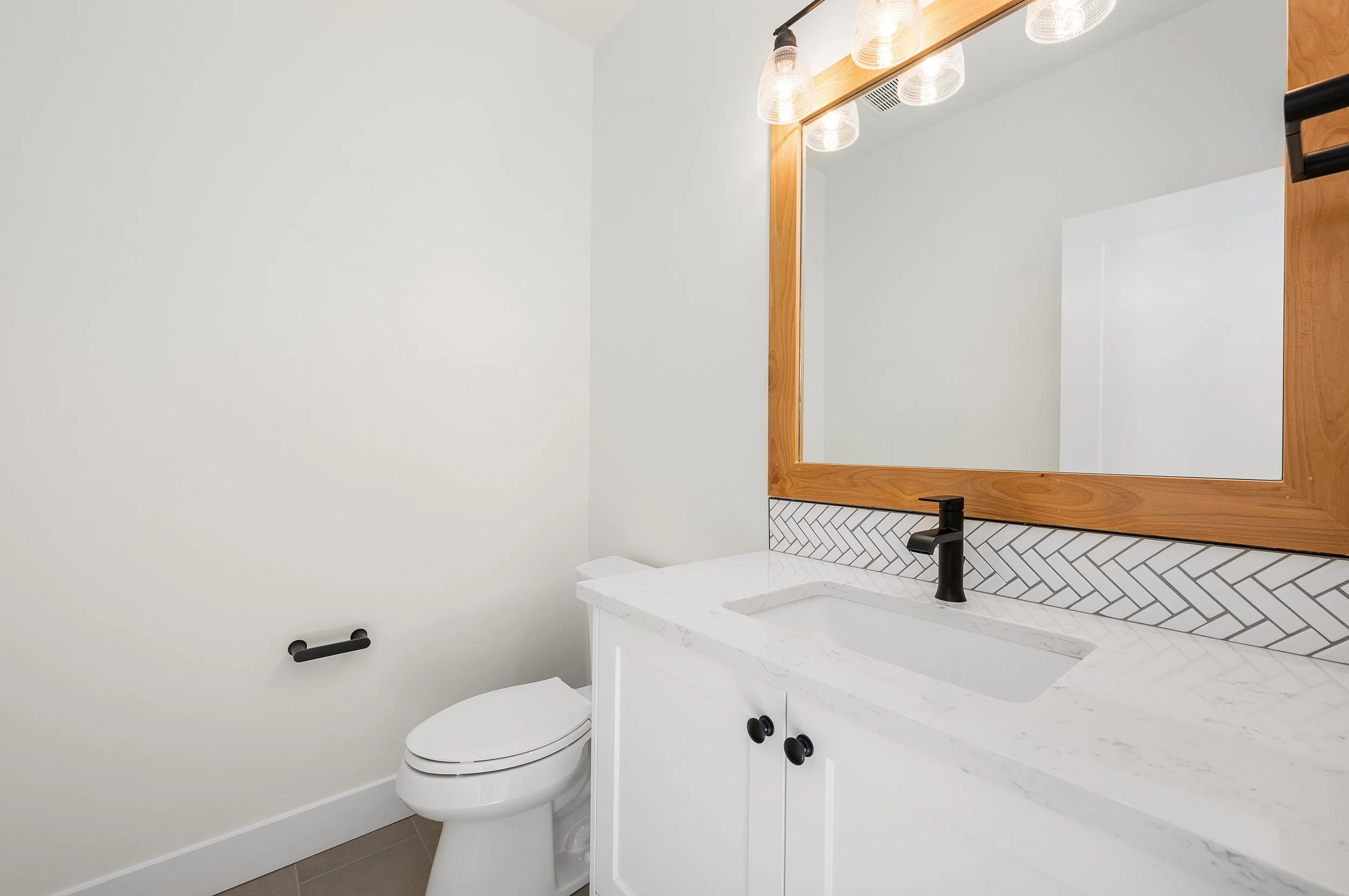 Mann Creek Bathroom & Laundry (15).jpg