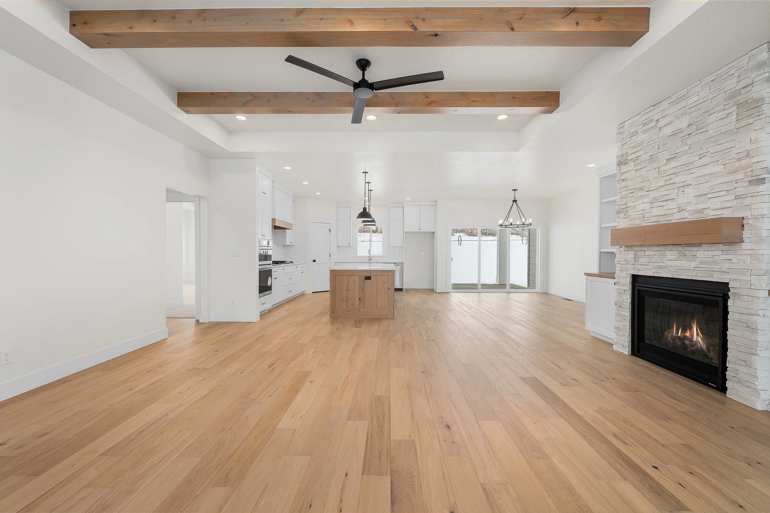 Mann Creek Living, Dining, & Kitchen (9).jpg