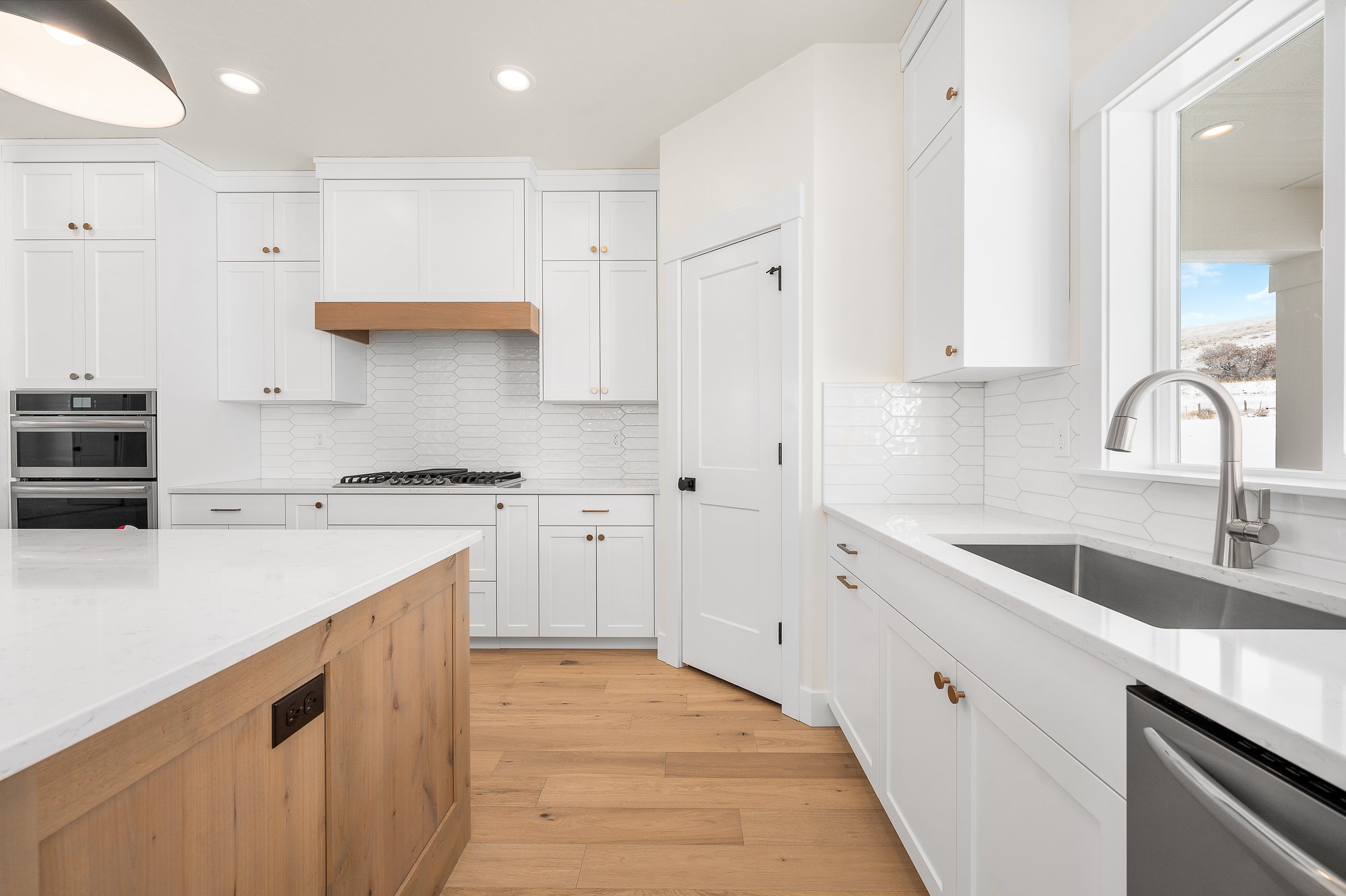 Mann Creek Living, Dining, & Kitchen (17).jpg