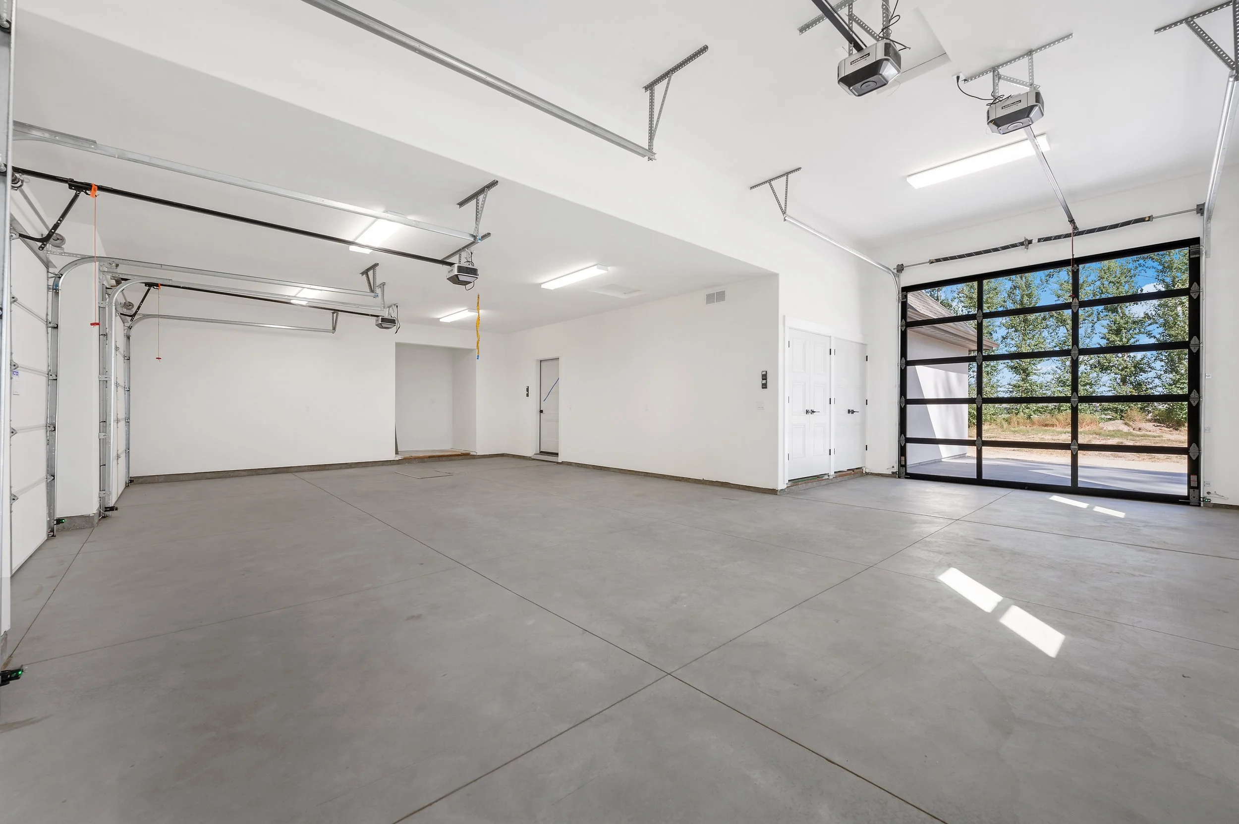 Brooks Drive Living, Dining, & Kitchen (10).jpg