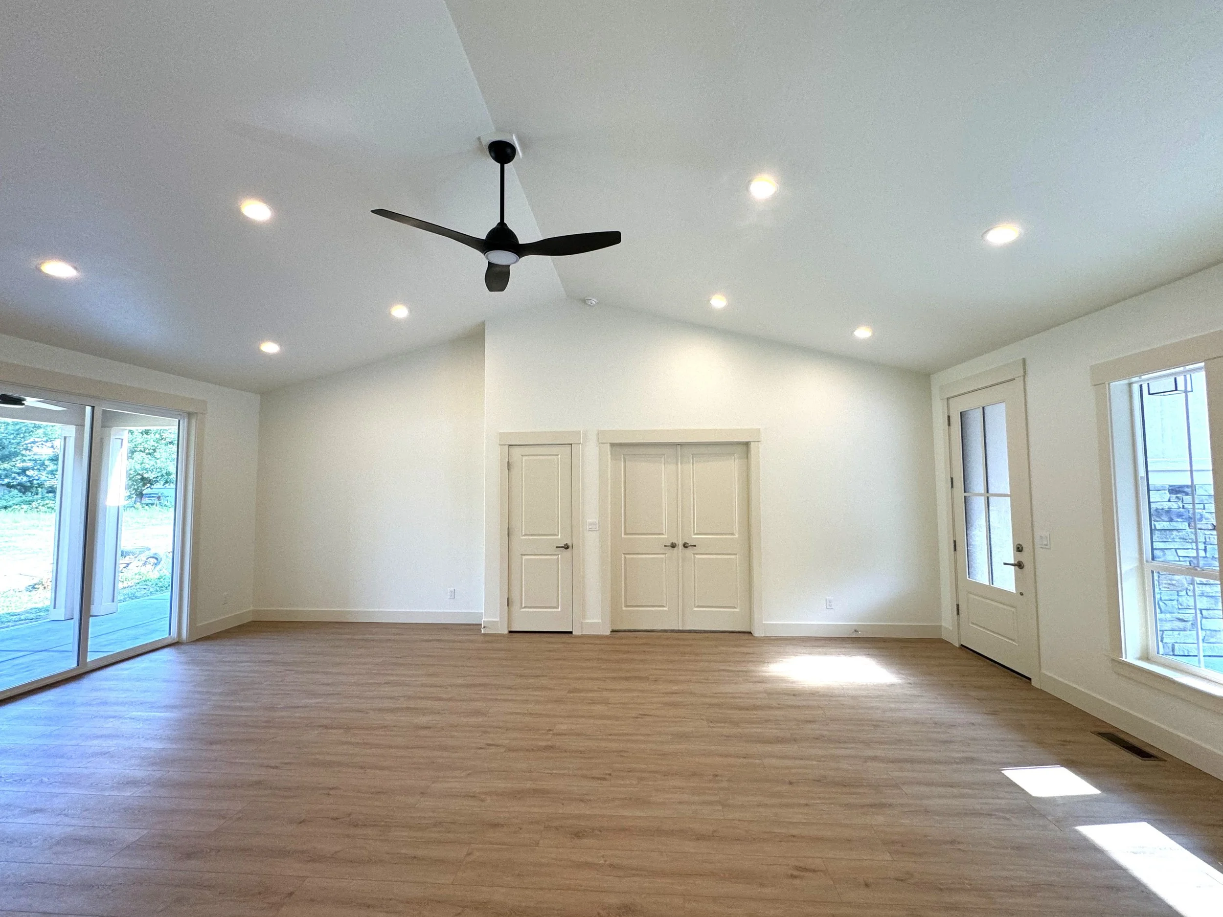 River Road Living, Dining, kitchen (6).jpg