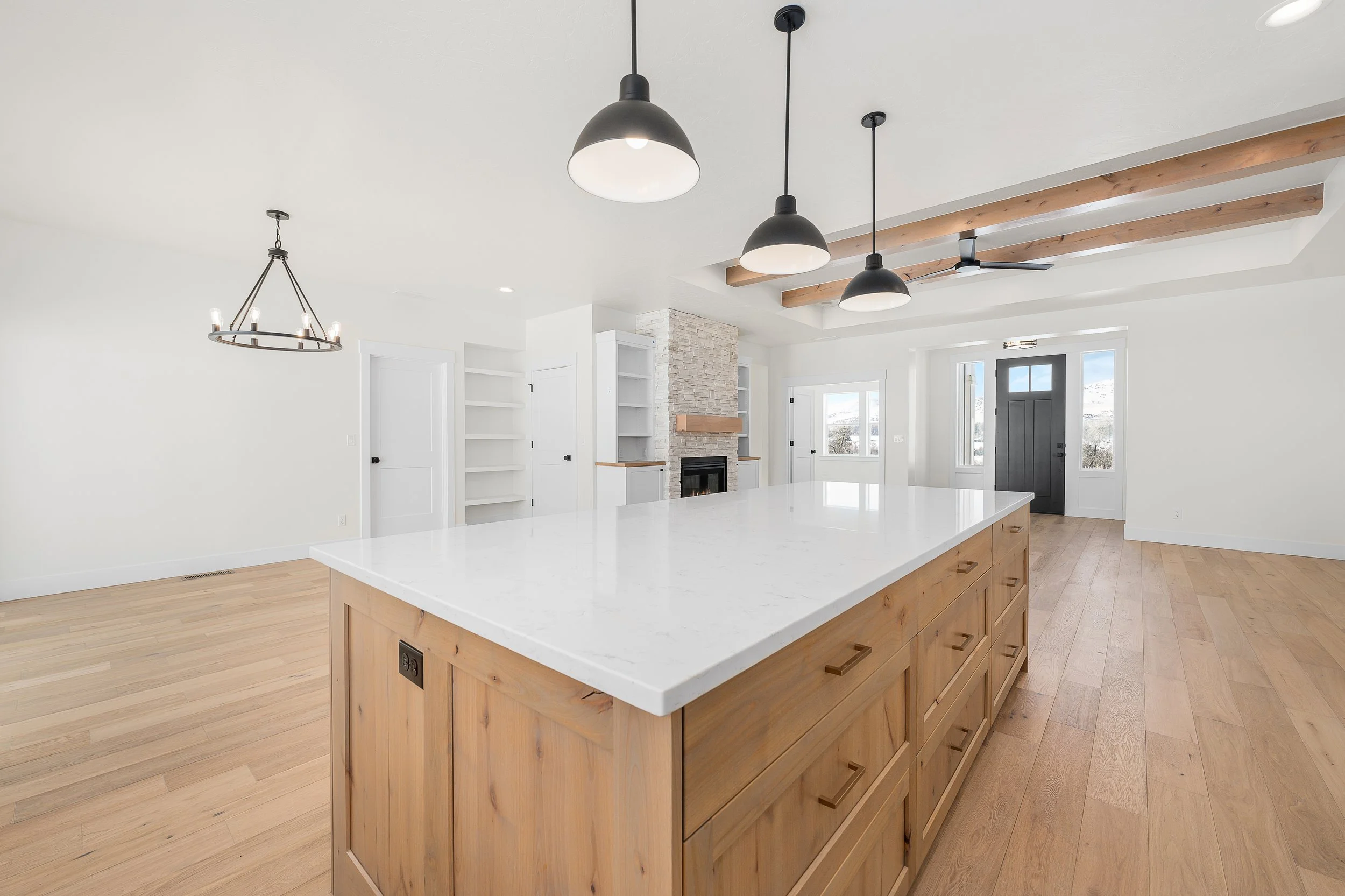 Mann Creek Living, Dining, & Kitchen (19).jpg