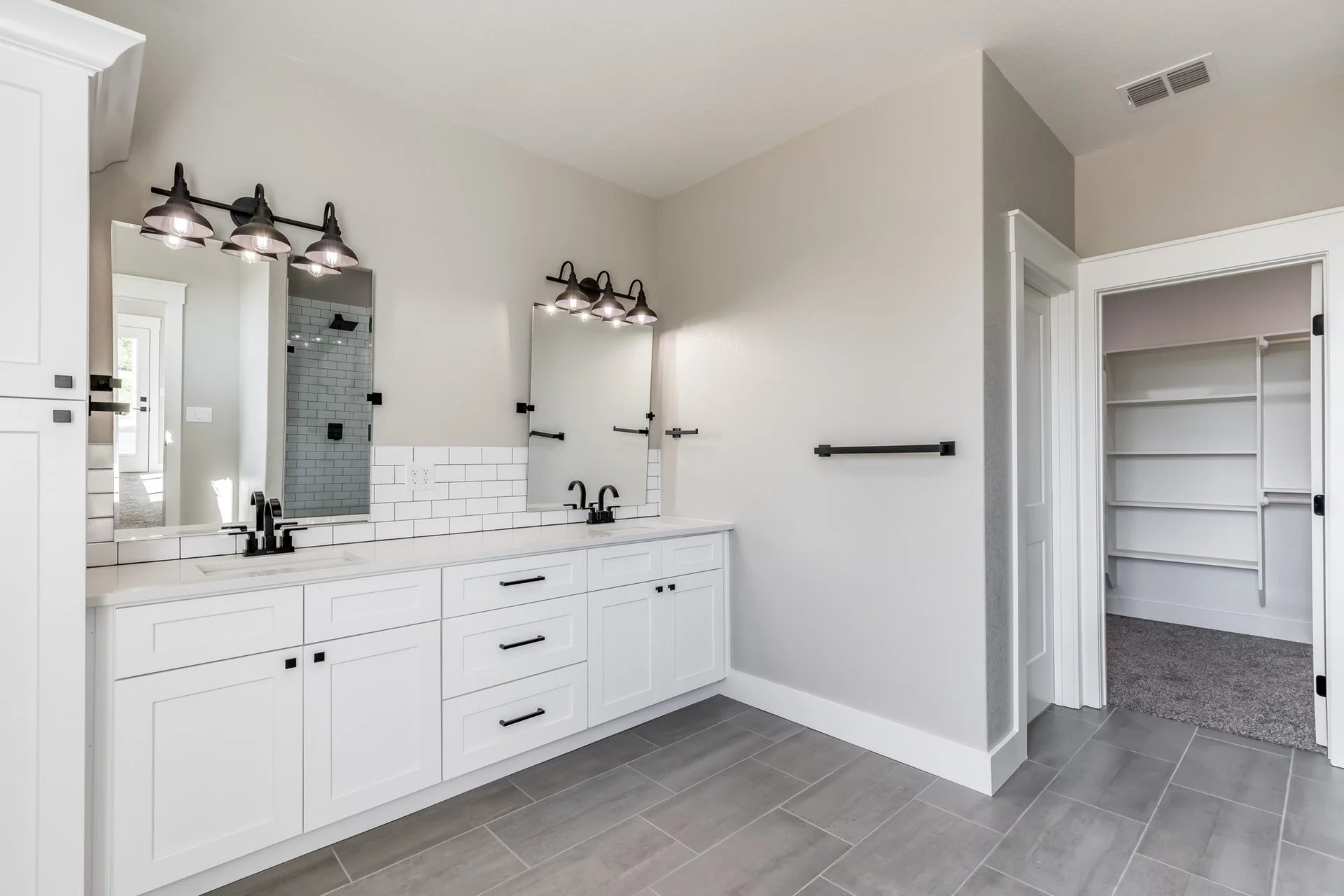 Bouy Drive Laundry, Closet, Bathrooom (5).jpg