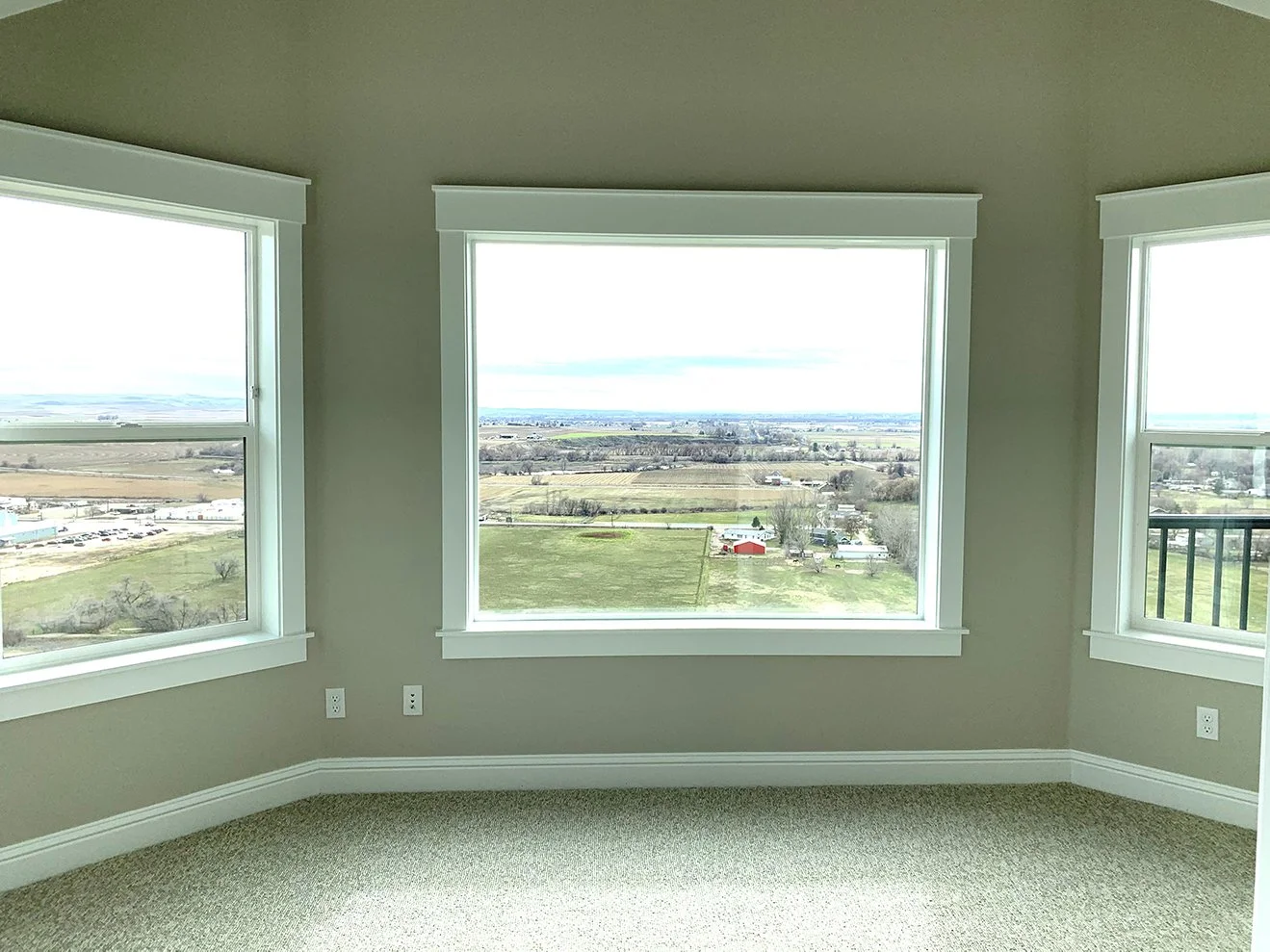 Loafer Lane Living, Dining, & Kitchen (7.1).jpg