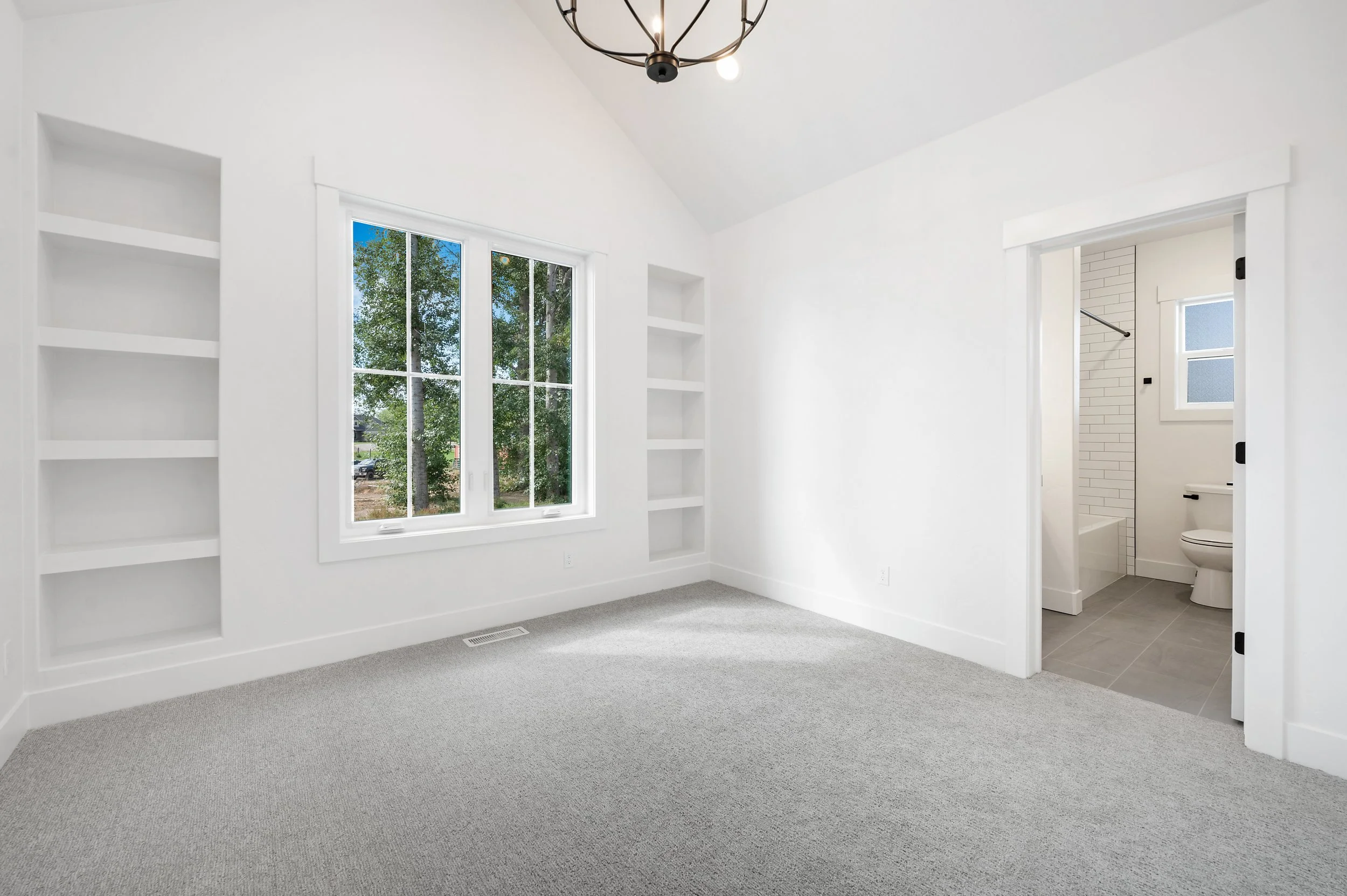 Brooks Drive Living, Dining, & Kitchen (9).jpg