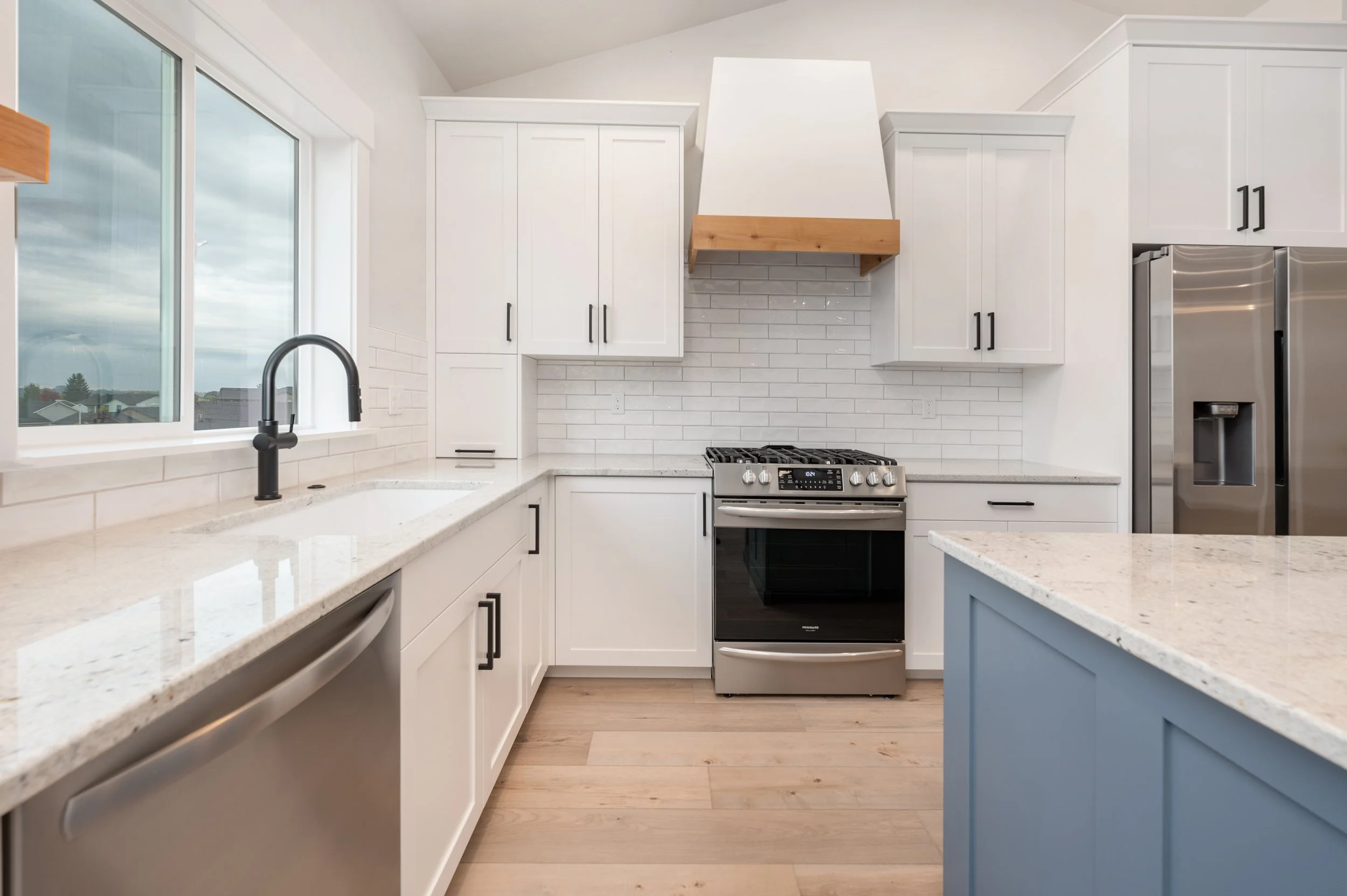 Iowa Ave Living, Dining & Kitchen (8).jpg