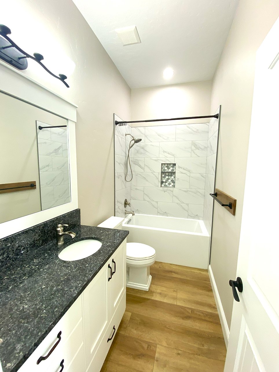 Loafer Lane Bathroom & Laundry (6.1).jpg