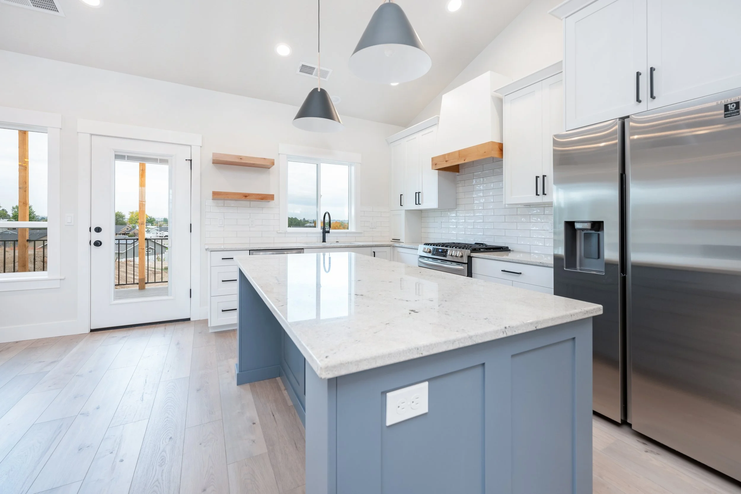 Iowa Ave Living, Dining & Kitchen (6).jpg