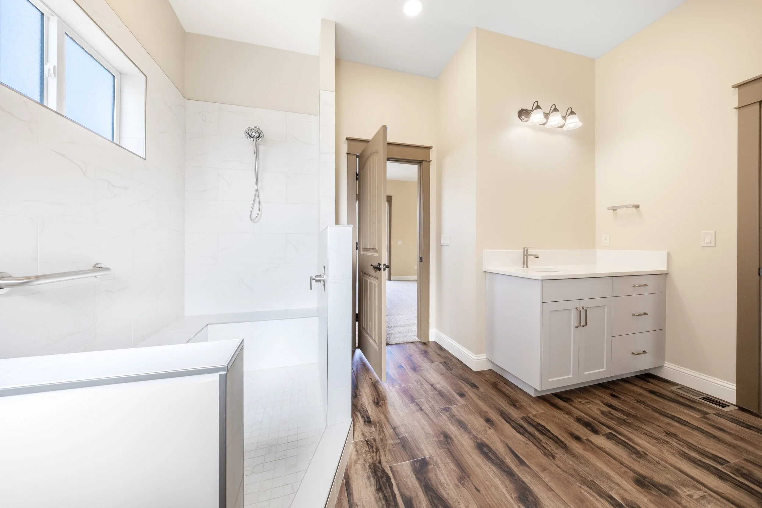 Cottonwood Lane Bathrooms, Laundry, Mudbench  (7).jpg