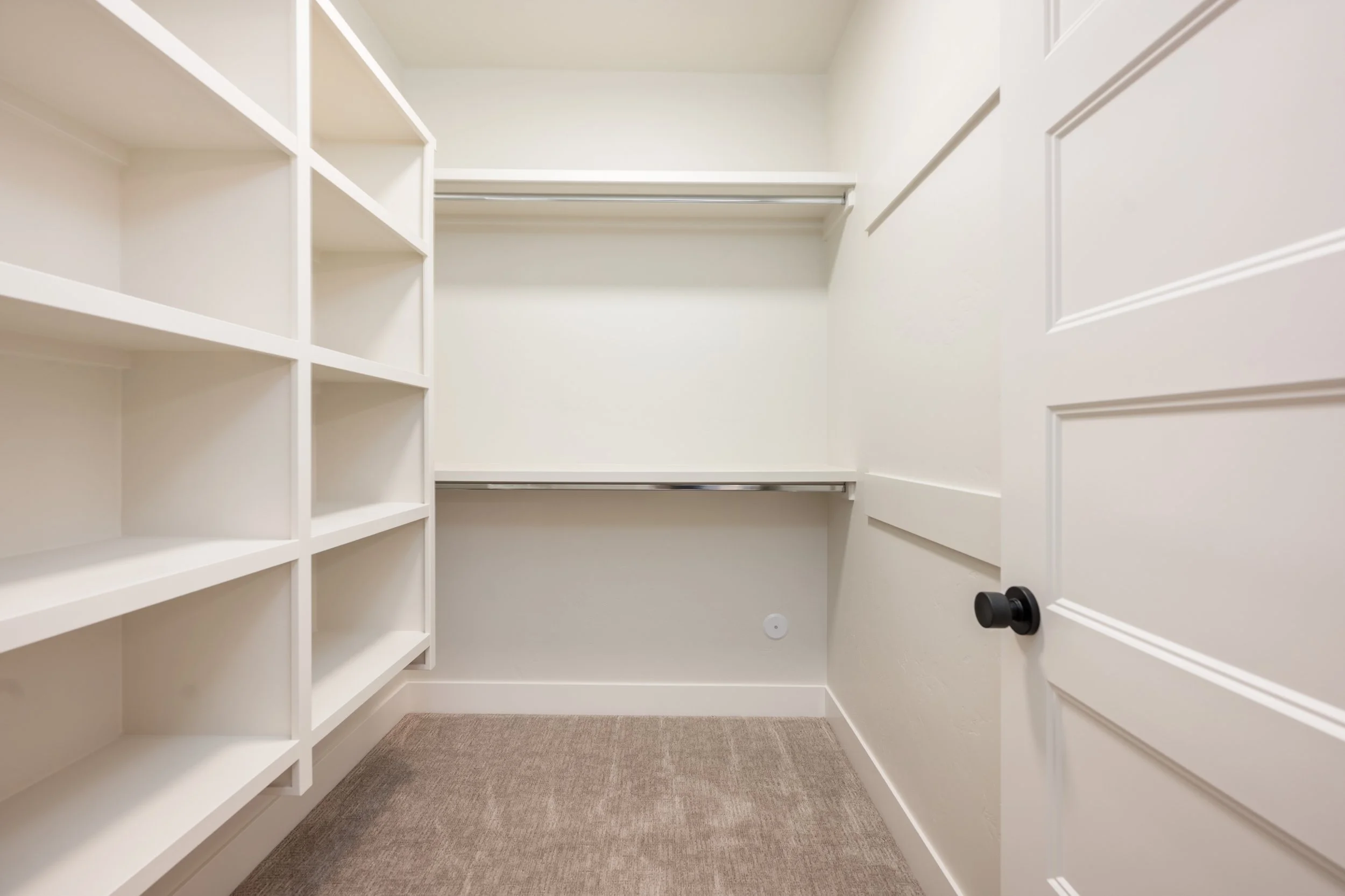 Iowa Ave Bathrooms & Laundry (4).jpg