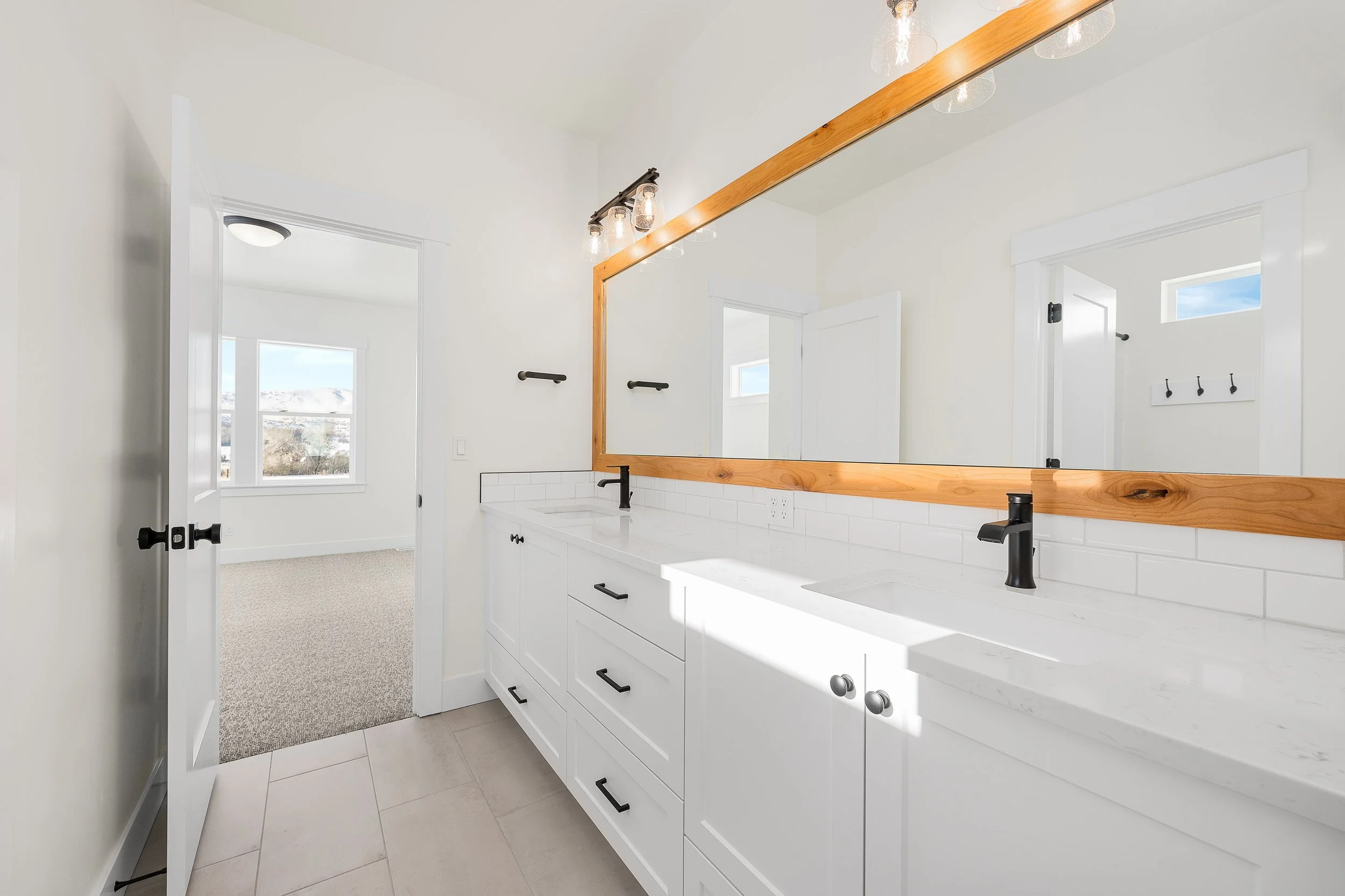 Mann Creek Bathroom & Laundry (9).jpg