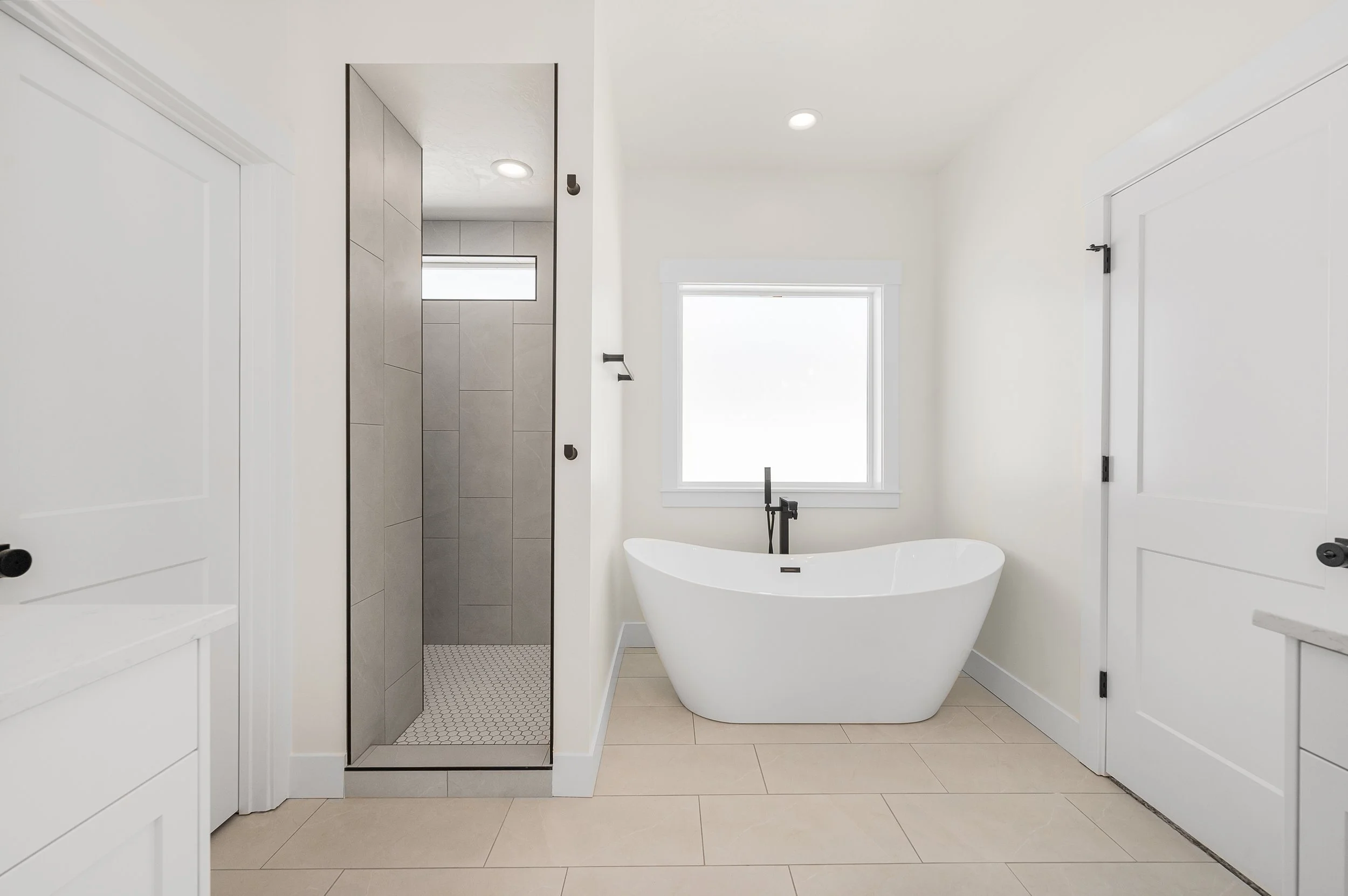 Mann Creek Bathroom & Laundry (11).jpg