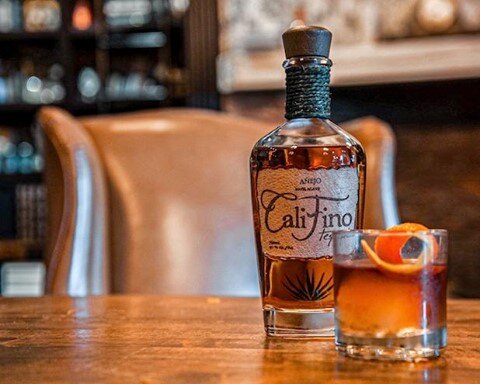 Have you had a chance to try a CaliFino New Fashion? This one is for all of the whiskey and bourbon experts 🥃 Recipe link in bio!