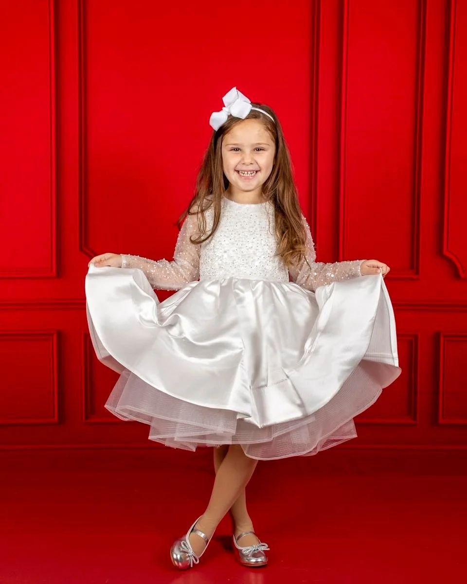 The holiday countdown is on&mdash;Christmas is only 39 days away! 🎄✨ If you still need family photos, we&rsquo;re open Thanksgiving weekend and have limited spots left.
Book now and receive a sneak peek of a few edited images within one week so your