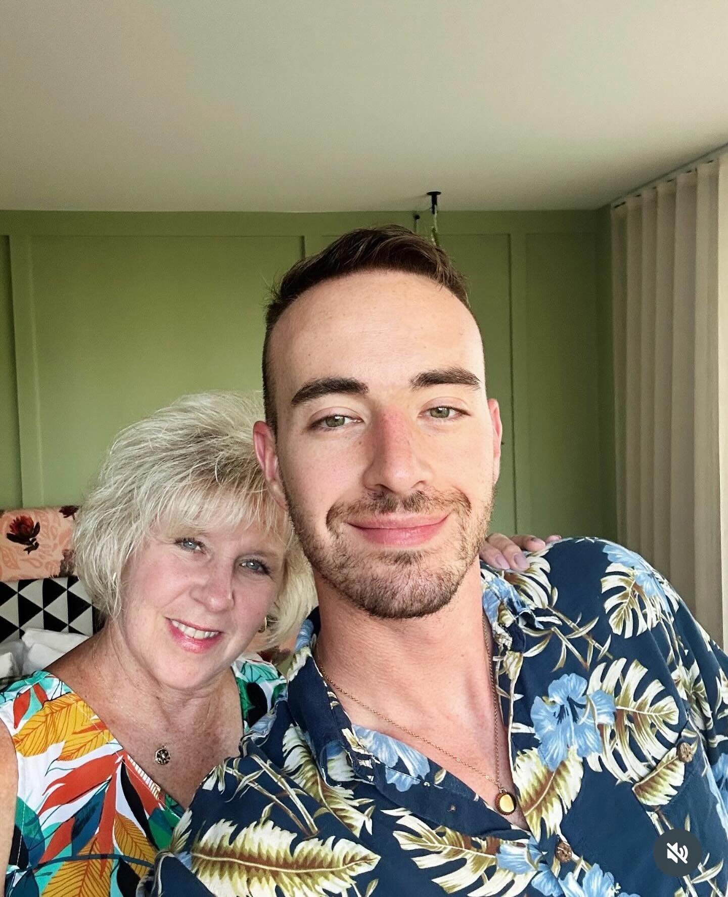 Happy Birthday Mom 🏝️🎂 so happy to celebrate by exploring Oahu with you 🥳 and singing Hawaiian Christmas songs in August🍍