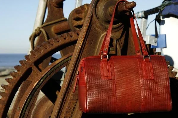 Post Bag_model 3.JPG