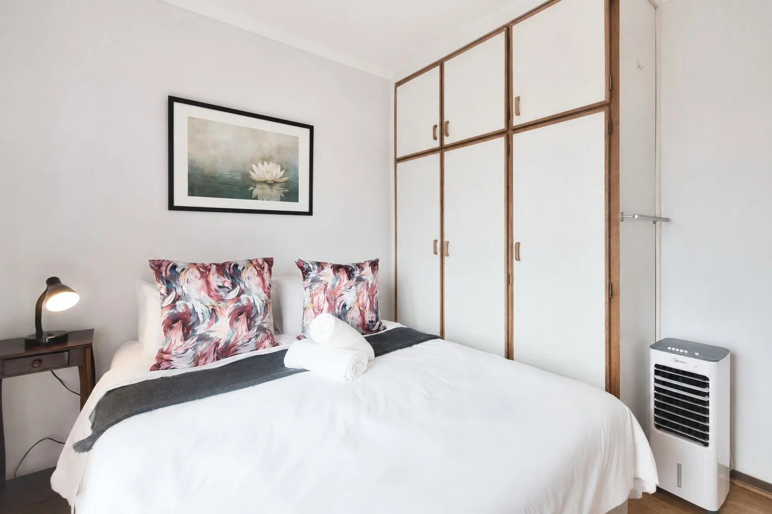 11-suikerbos-house-struisbaai-double-bedroom-wardrobe.jpg