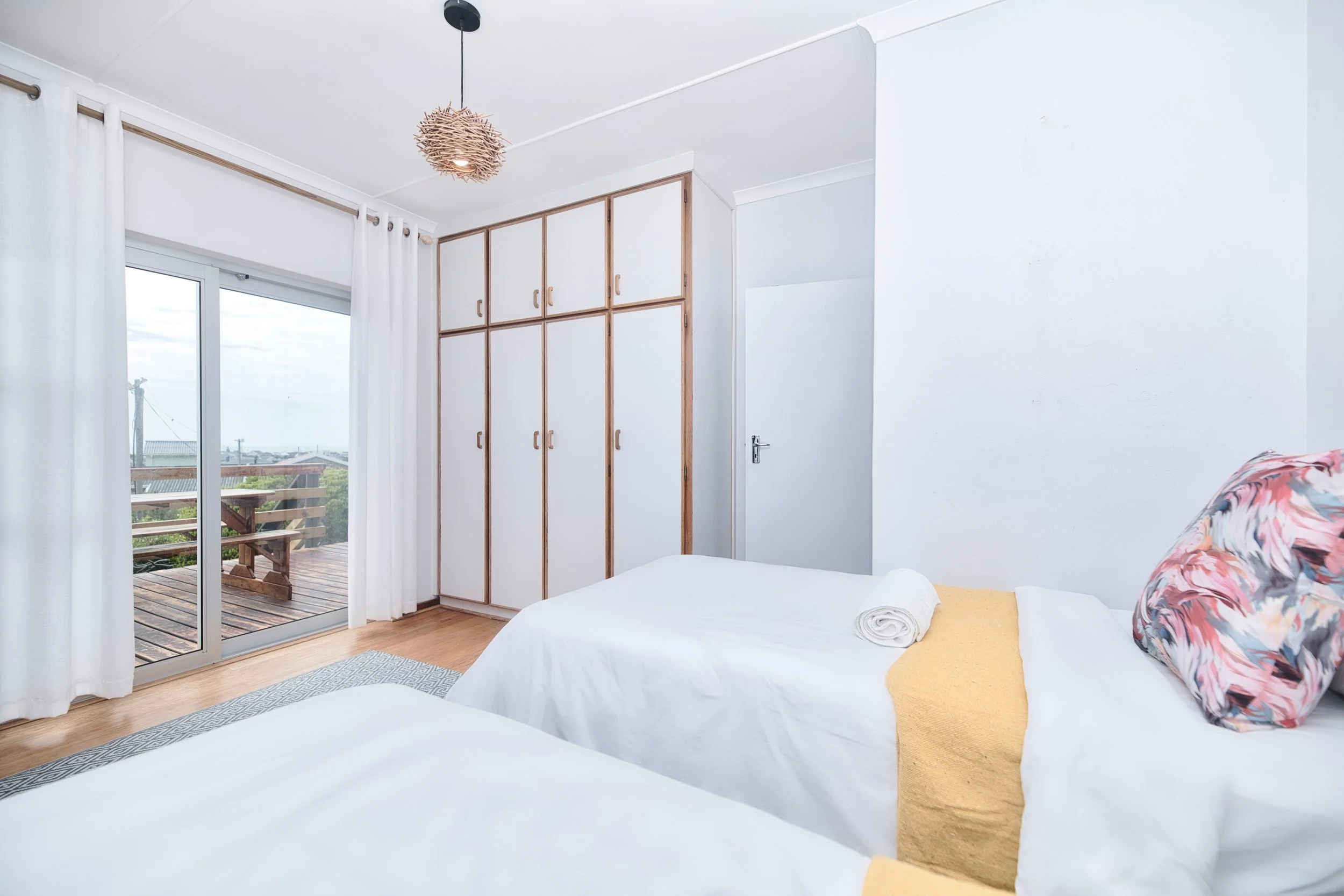 12-suikerbos-house-struisbaai-twin-bedroom-terrace.jpg