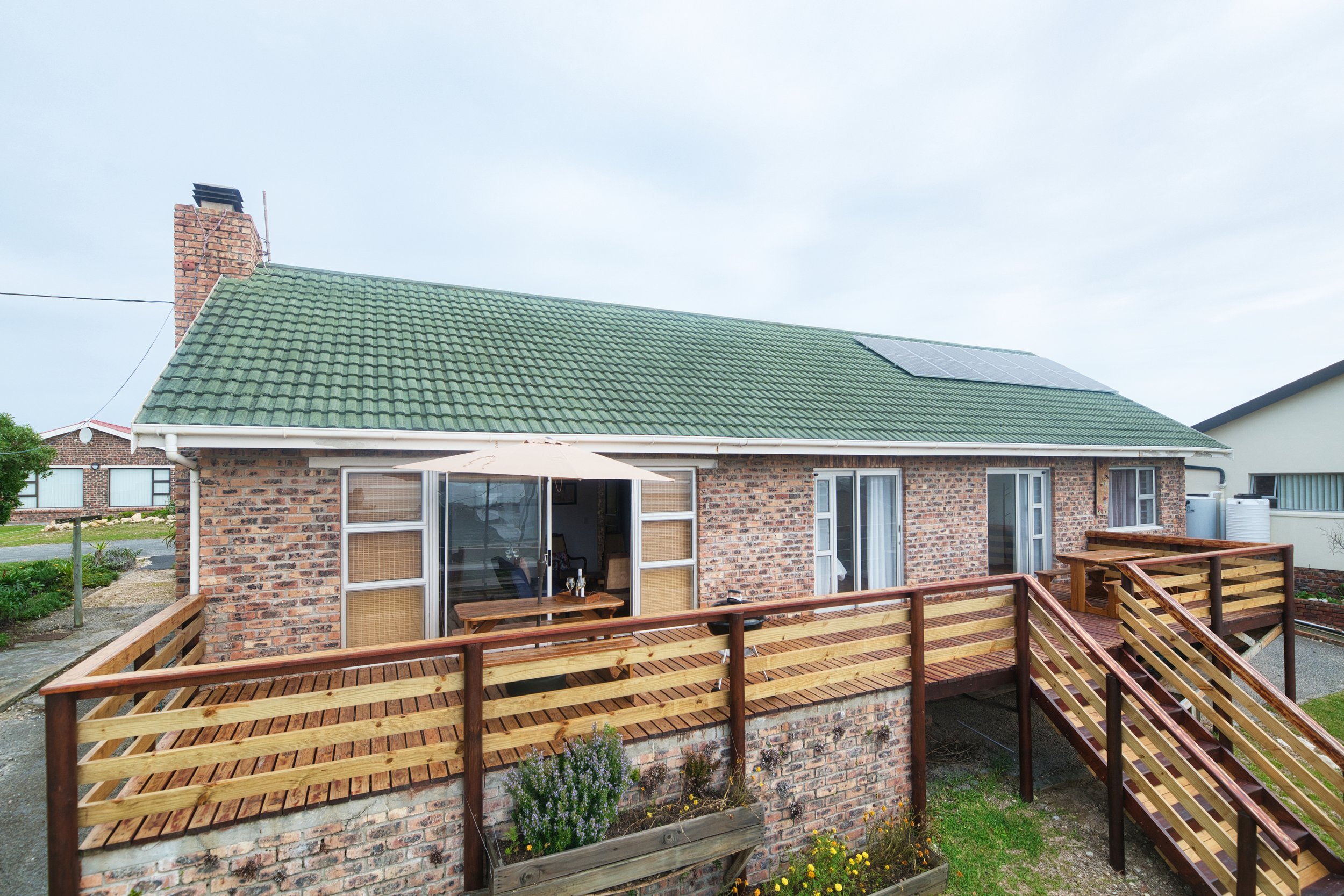 17-suikerbos-house-struisbaai-exterior-deck.jpg