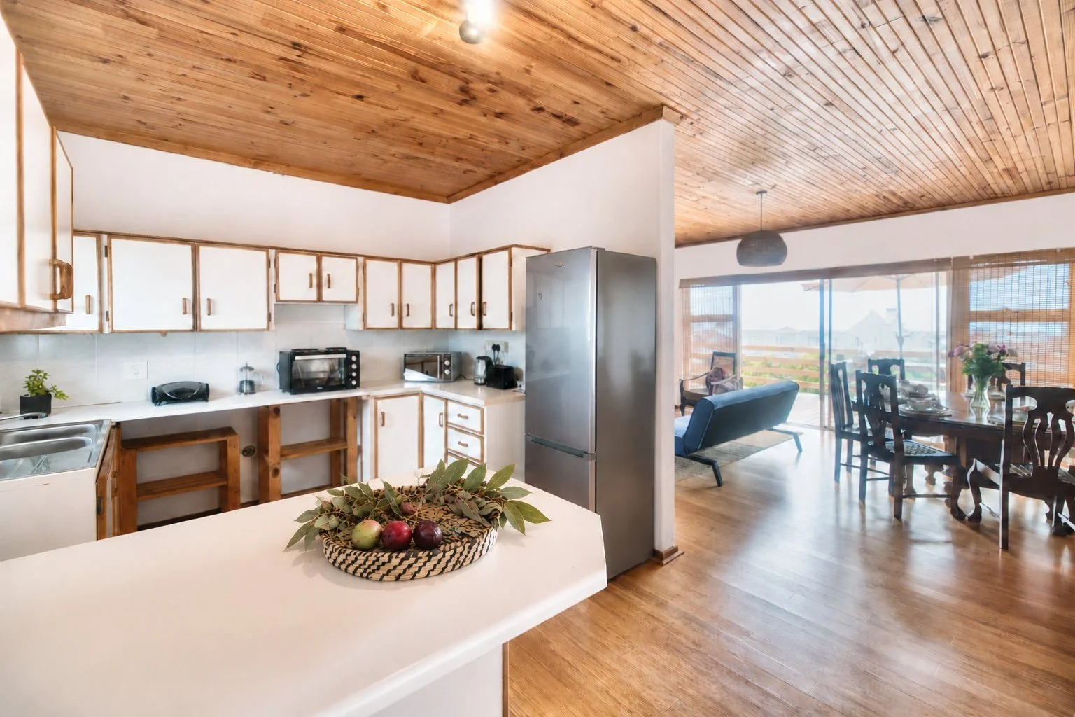 03-suikerbos-house-struisbaai-open-plan-kitchen.jpg