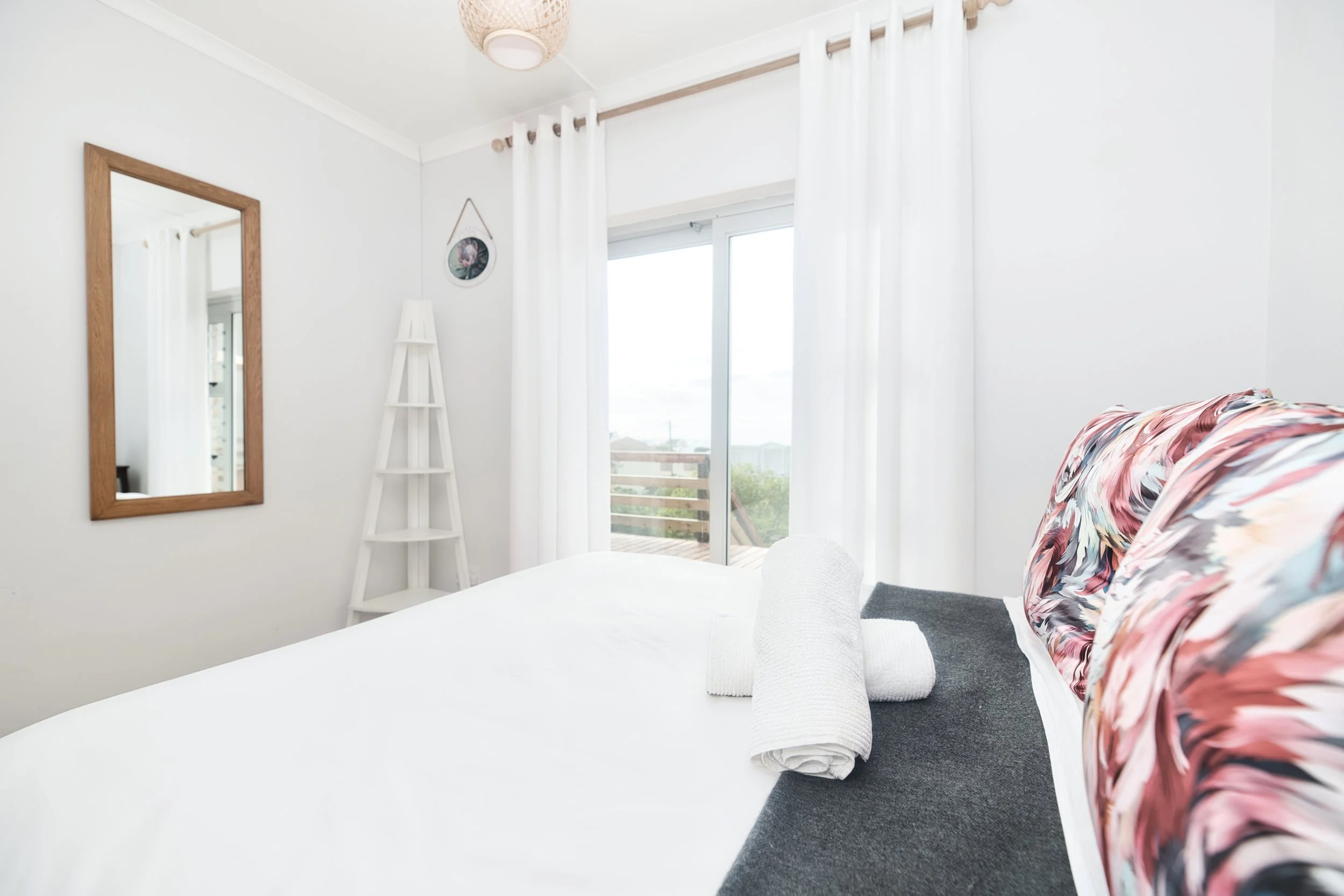 10-suikerbos-house-struisbaai-double-bedroom-terrace-door.jpg