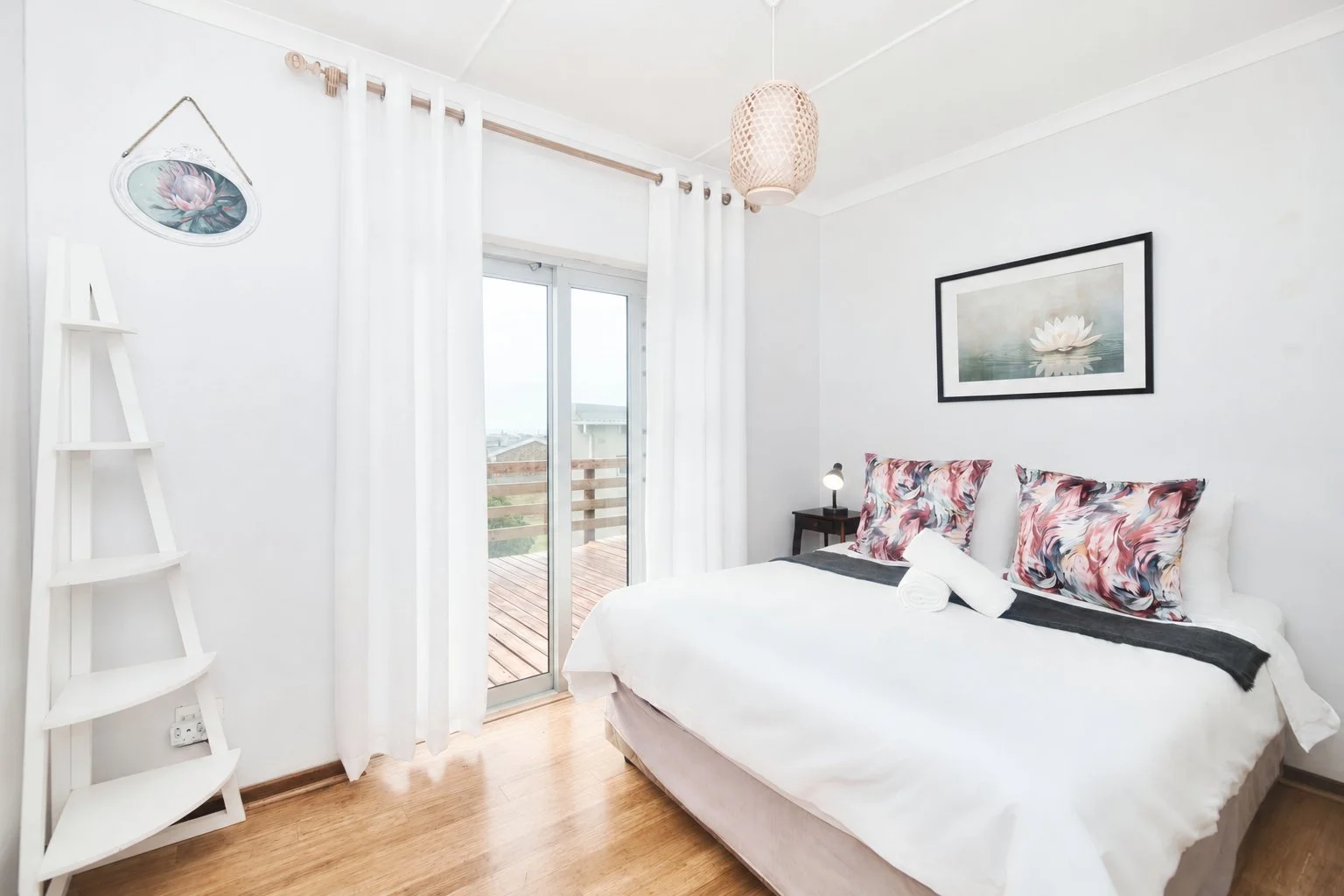 09-suikerbos-house-struisbaai-double-bedroom.jpg