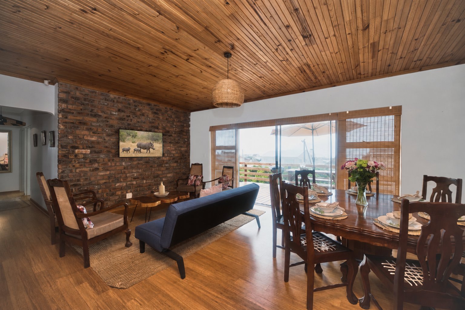 02-suikerbos-house-struisbaai-lounge-dining-room.jpg