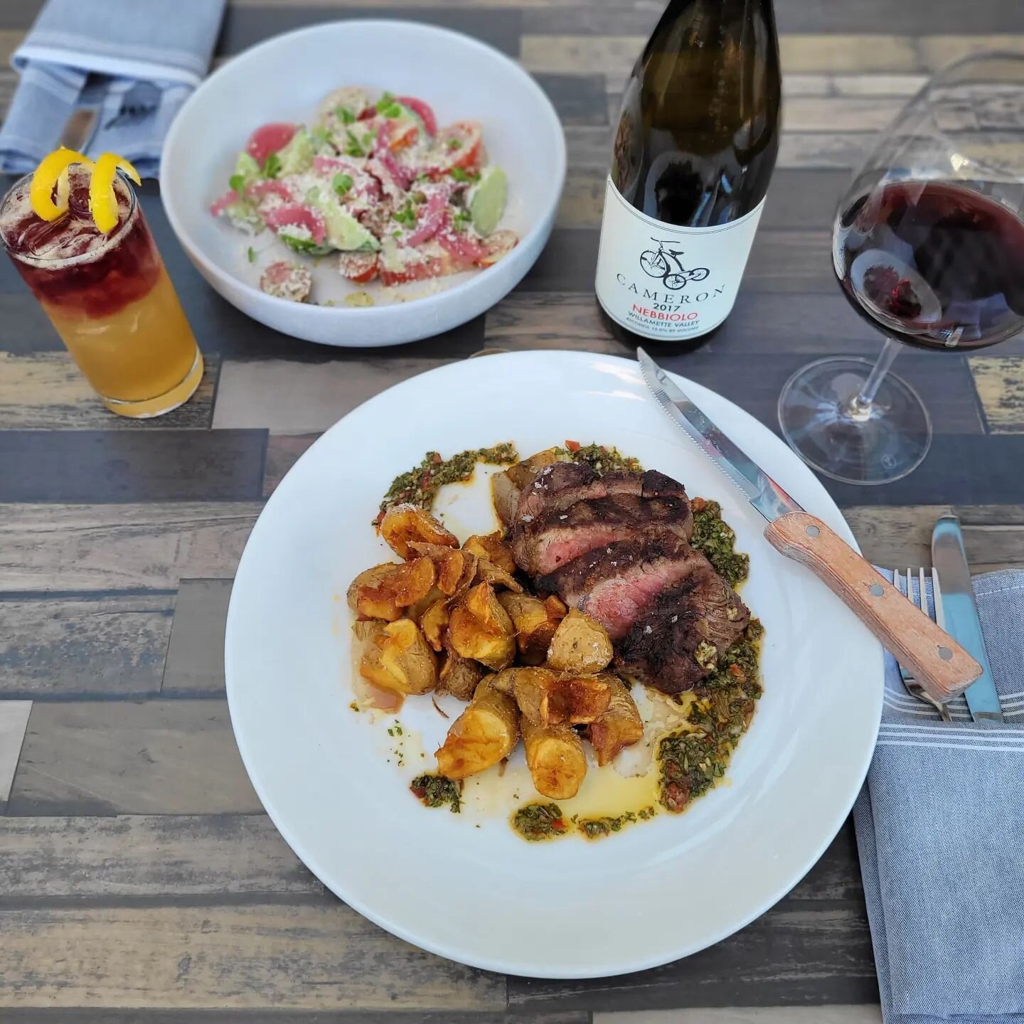 A few of our favorite things.. 

🍅 Tomato &amp; cucumber salad, pickled red onion and belper knolle 

Try it with the off menu Harlem Sour, our spin on the NY Sour with cognac and a pinot float.

🥩 Grilled NY strip, garlic potatoes, charred sweet o