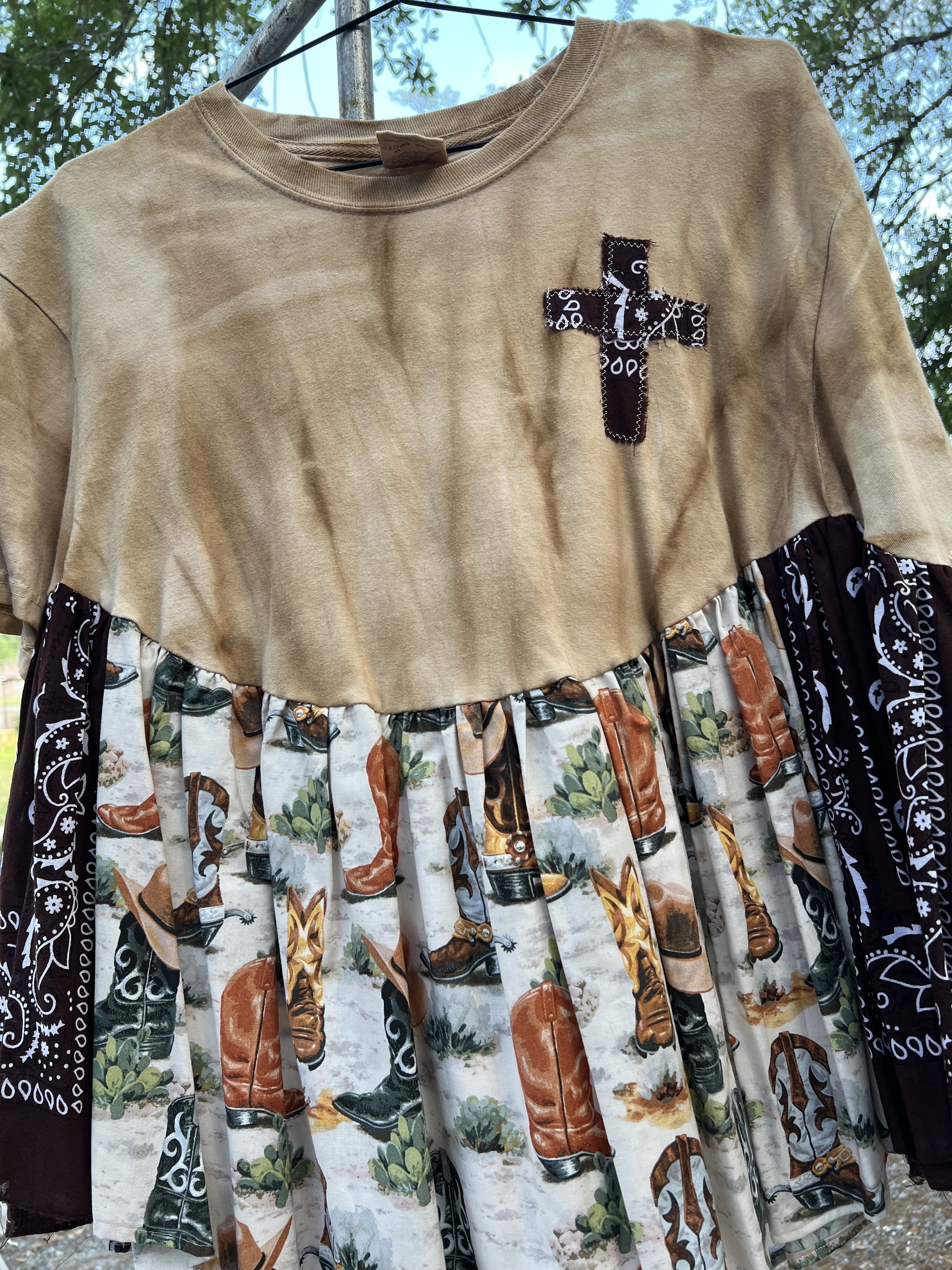 Cross and Boots (L)