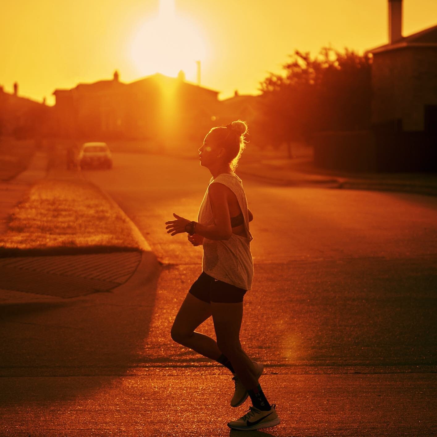 Good Morning! Best thing about morning shoots are the sunrises 🌅 

Event: @thespeedproject 
Runner: @carolabrunning 

#52visuals #tspdiy #morningruns #solsistersrun #sportsphotography #sunrises #dfwphotographer #dfwvideographer