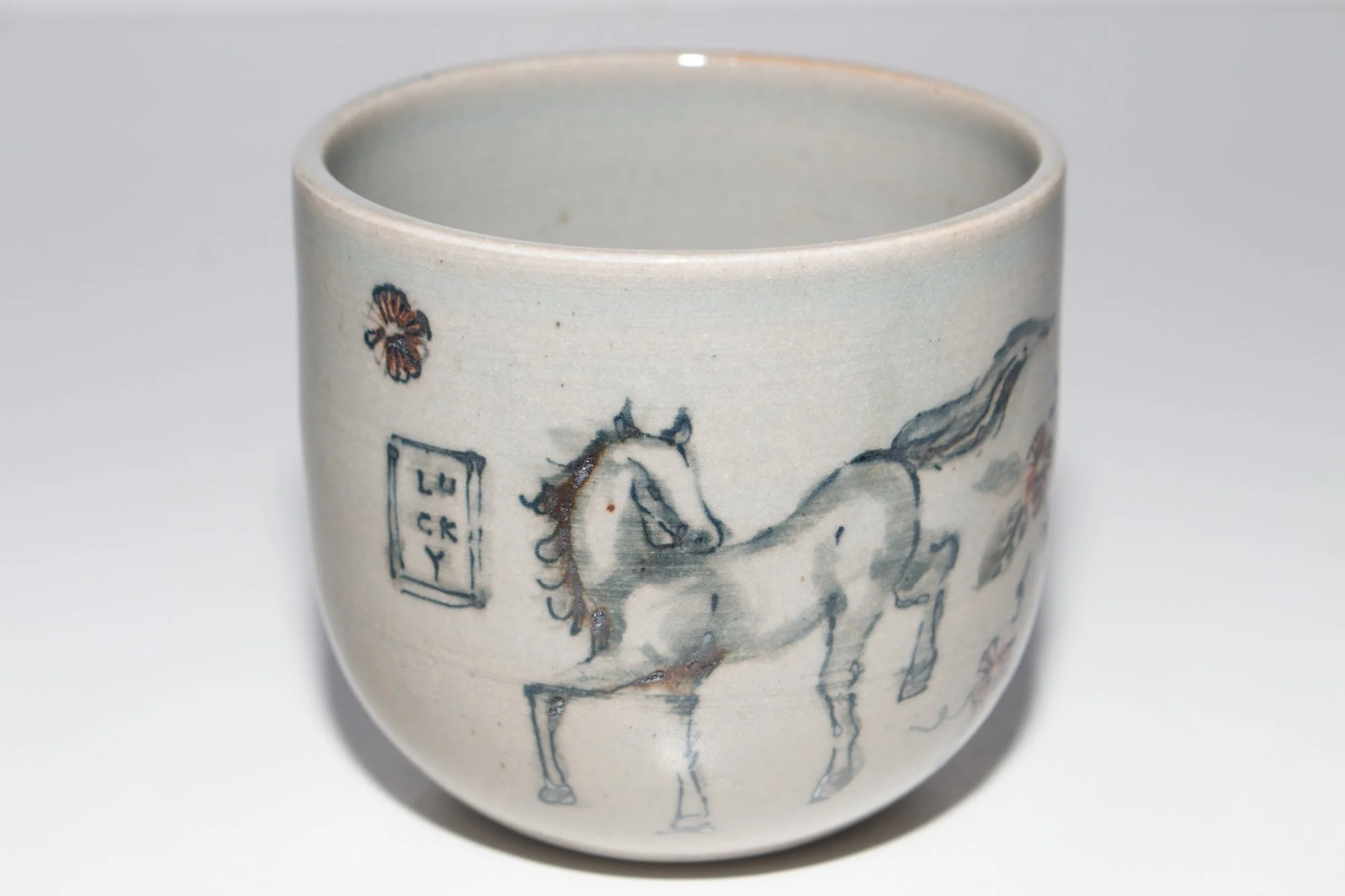 HORSE_CUP_CELADON_2_7.jpg