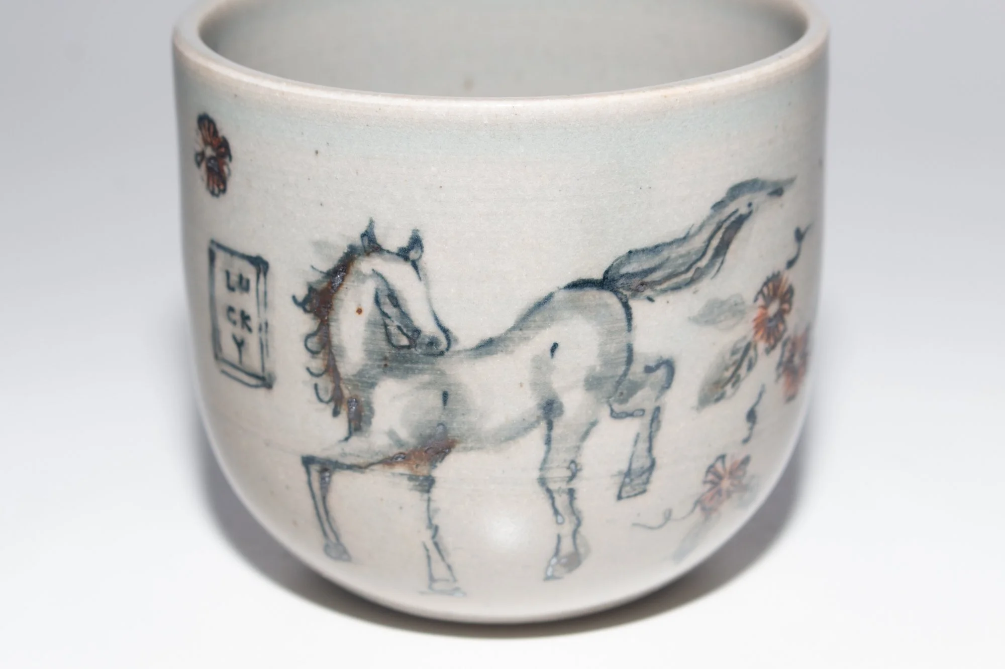 HORSE_CUP_CELADON_2_6.jpg
