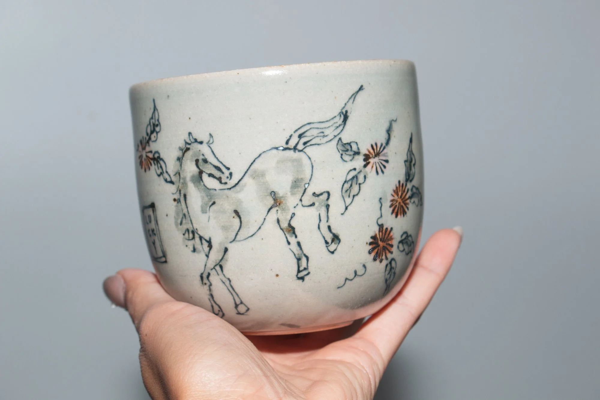 HORSE_CUP_CELADON_1_10.jpg