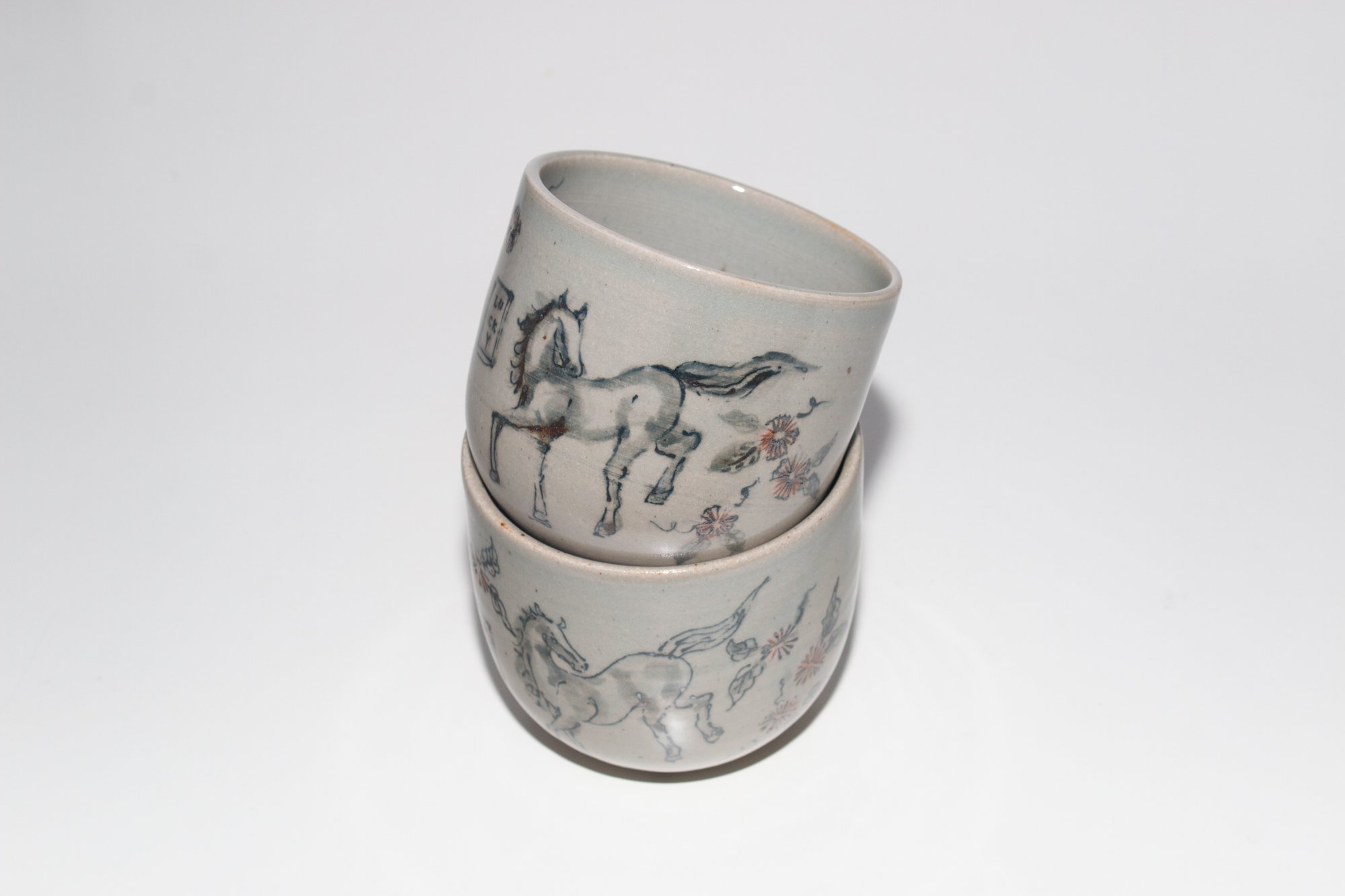 HORSE_CUP_CELADON_1_2.jpg