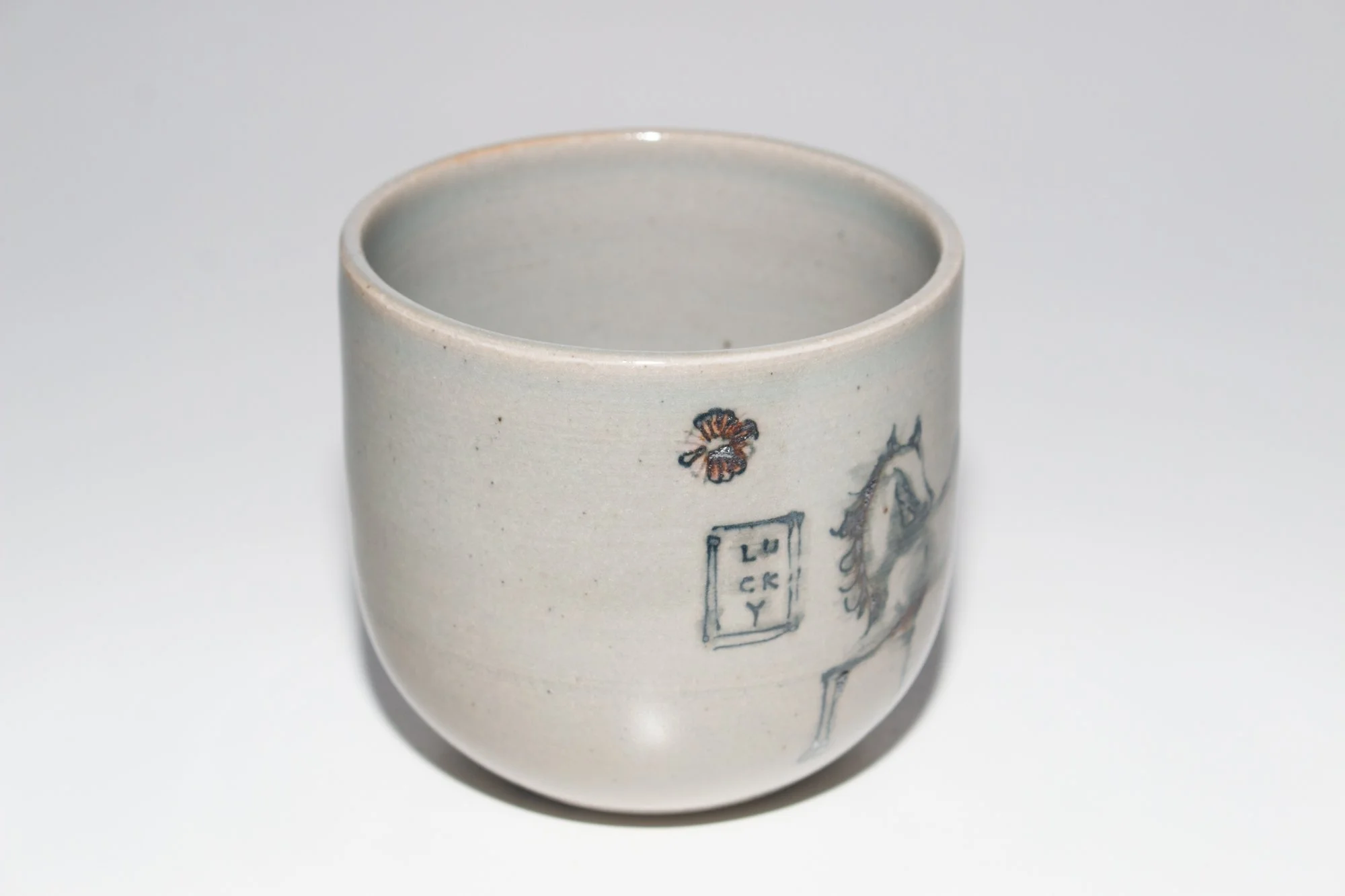 HORSE_CUP_CELADON_2_5.jpg