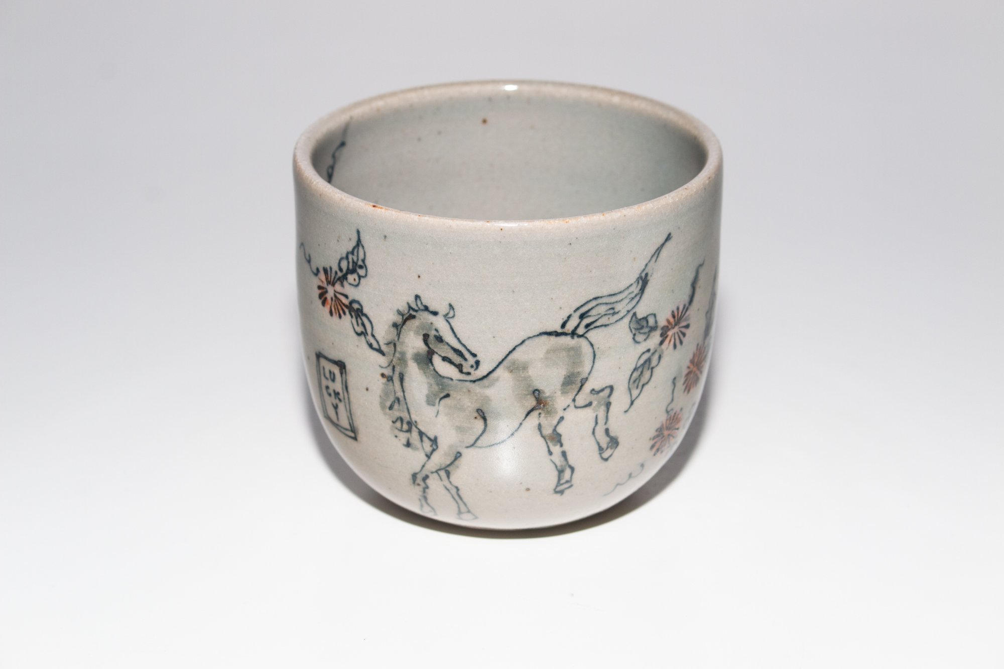 HORSE_CUP_CELADON_1_3.jpg