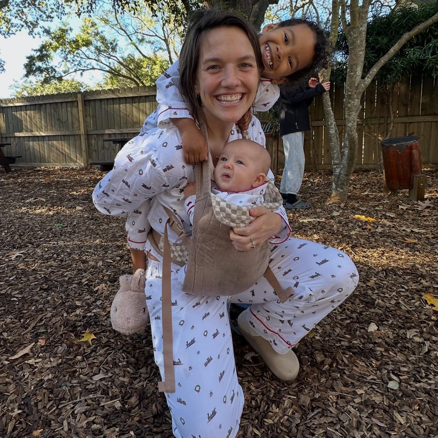 we are glued together like this I think!!! 

(thank you fairy godsisters @mariawhitestudio and @vimafreelance for making this photo happen)