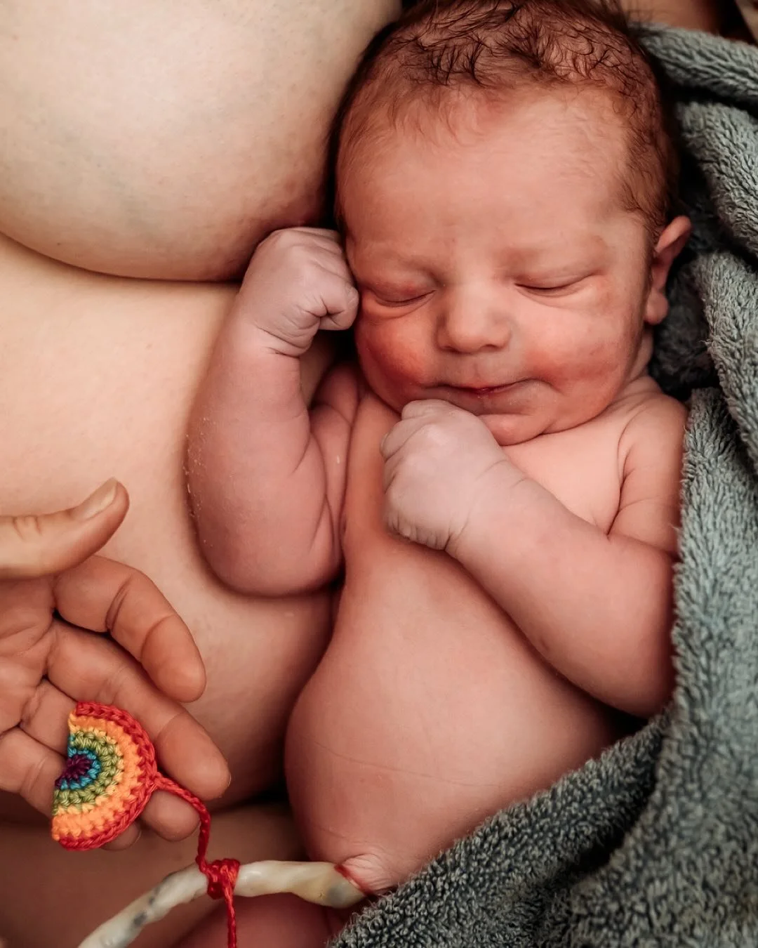 Bathed in oxytocin.
The kind that spills from skin to skin and settles deep in your soul. 
A slow, golden blur of milk, warmth, and wonder. 
Tiny fingers, full hearts. 
This is postpartum. 
Raw, sacred, and utterly beautiful ✨🌈
.
.
.
.
#sunshinecoas