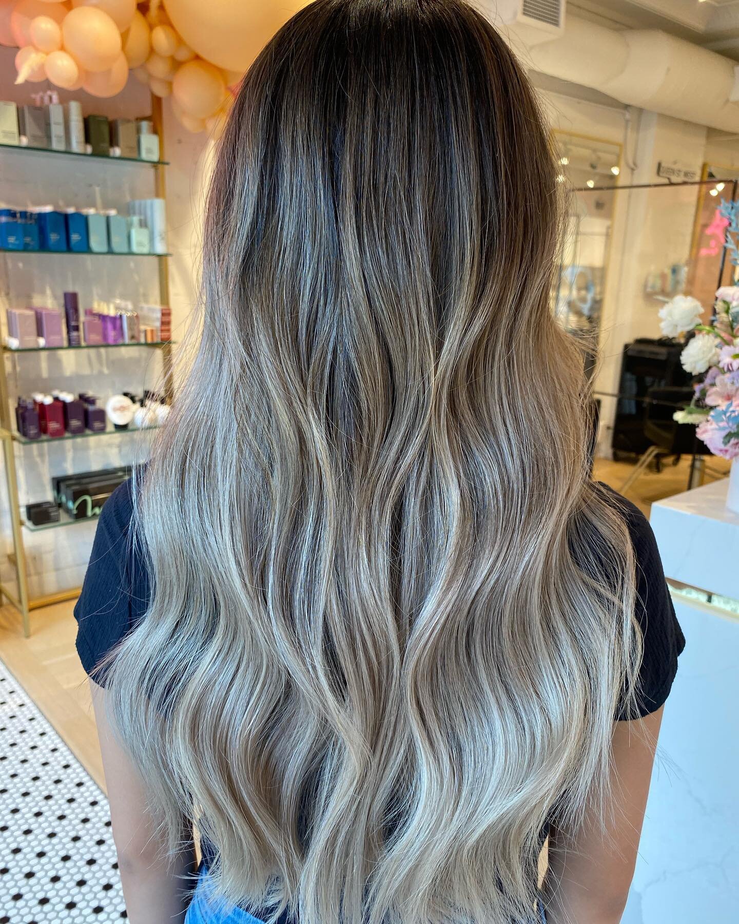 Beige blonde balayage 😍😍