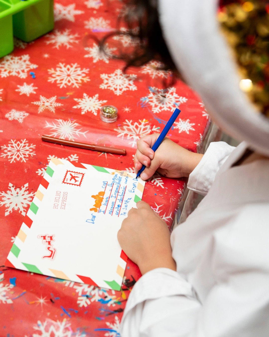 Look how much fun we had last year 🎅 Santa&rsquo;s back at Forest Lakes Shopping Centre this Saturday 20 December at 10am. Expect fire trucks, dancers, and plenty of Christmas magic.

Click the link in our bio for more info! #ForestLakesSC
