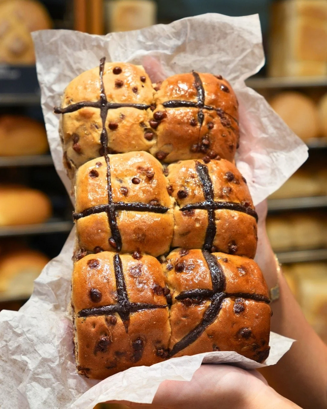 Calling all hot cross bun fans! @bakersdelight are giving away 300 free hot cross buns this Friday 13 March* to celebrate National Hot Cross Bun Day, no purchase required 🥳 Be quick; once they're gone, they're gone!

Tag your sweet treat accomplice!