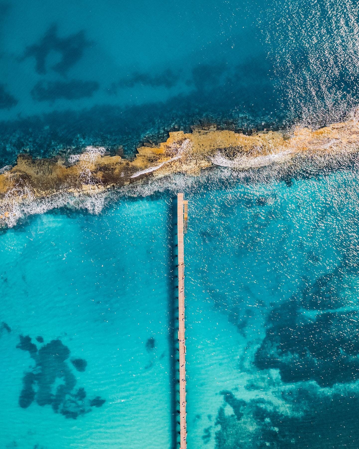 porTys 

Coastal Blues at #portnoarlunga 

#fleurieupeninsula #fleurieu #southaustralia #southaussie #coastal #coastalblues #dji #djiair2s #topdown